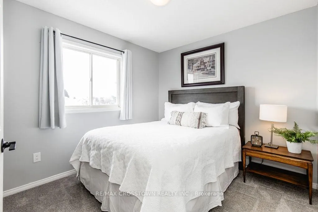 Photo 23 of 7 Hemlock Court, Barrie, Holly — HOMEH