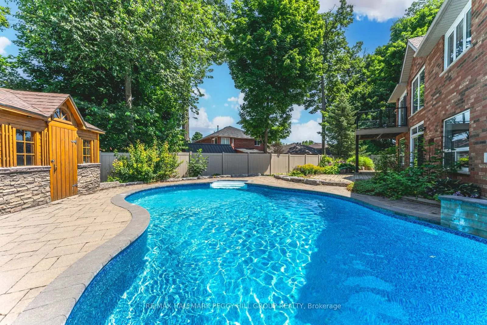 Photo 2 of 36 Glen Oak Court, Barrie, Little Lake — HOMEH