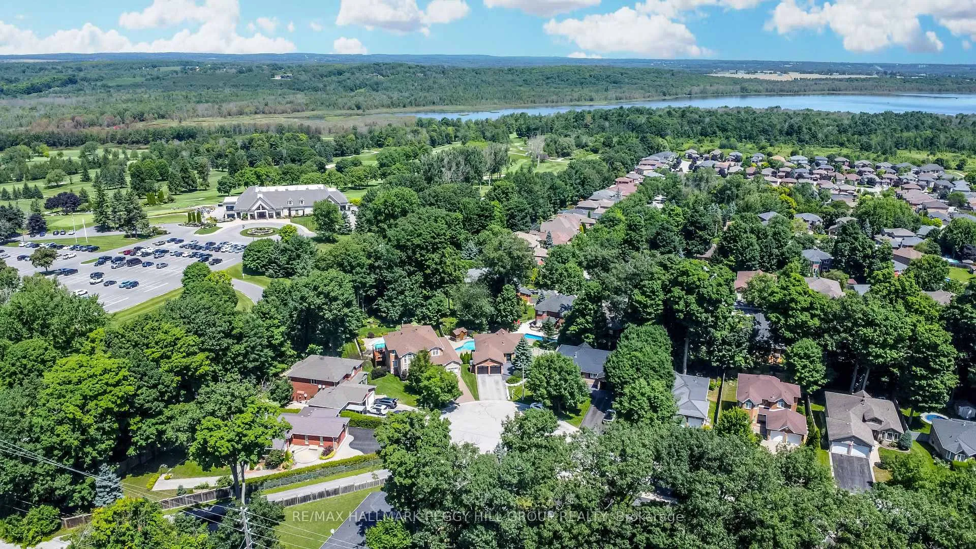 Photo 3 of 36 Glen Oak Court, Barrie, Little Lake — HOMEH