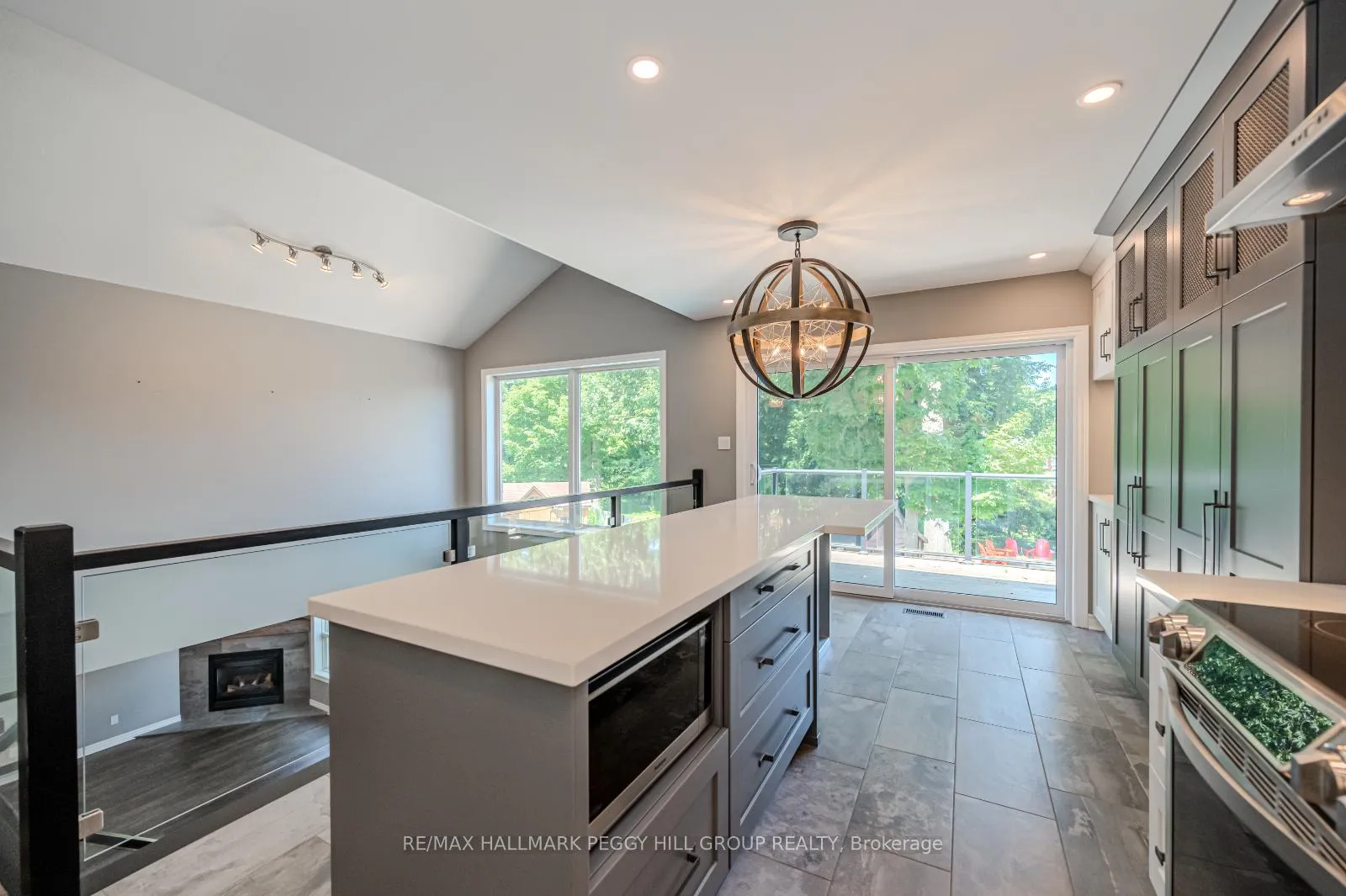 Photo 6 of 36 Glen Oak Court, Barrie, Little Lake — HOMEH