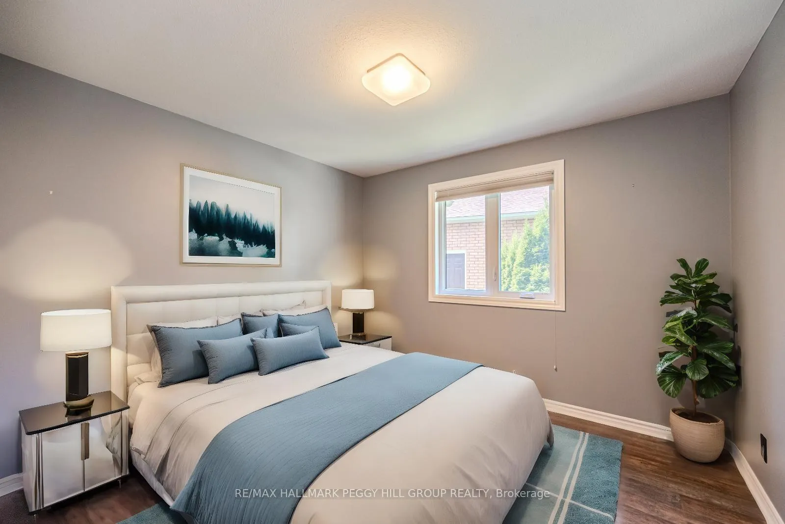Photo 10 of 36 Glen Oak Court, Barrie, Little Lake — HOMEH