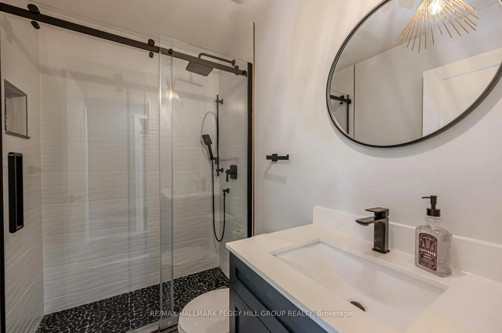 Photo 11 of 36 Glen Oak Court, Barrie, Little Lake — HOMEH