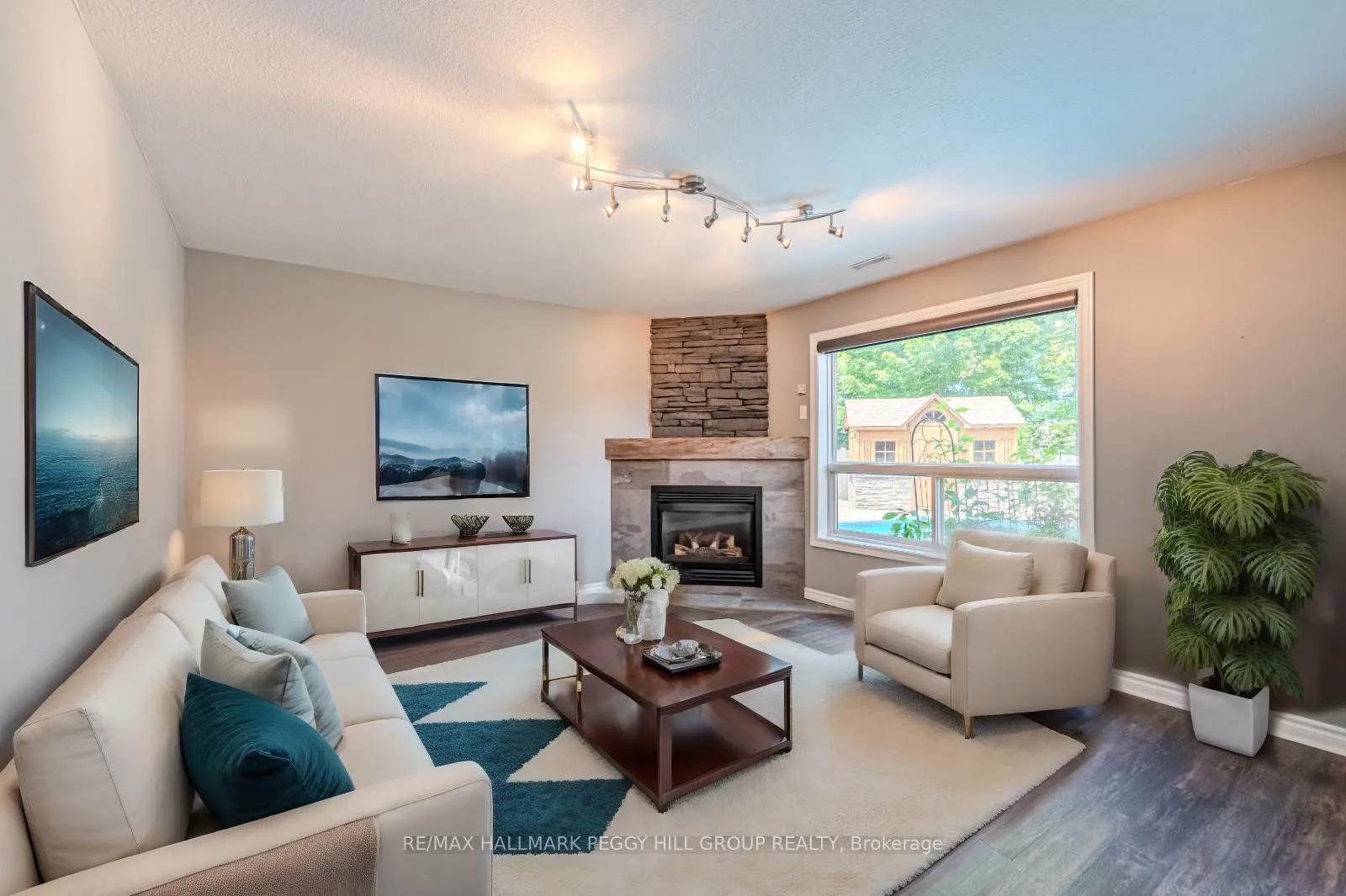 Photo 12 of 36 Glen Oak Court, Barrie, Little Lake — HOMEH