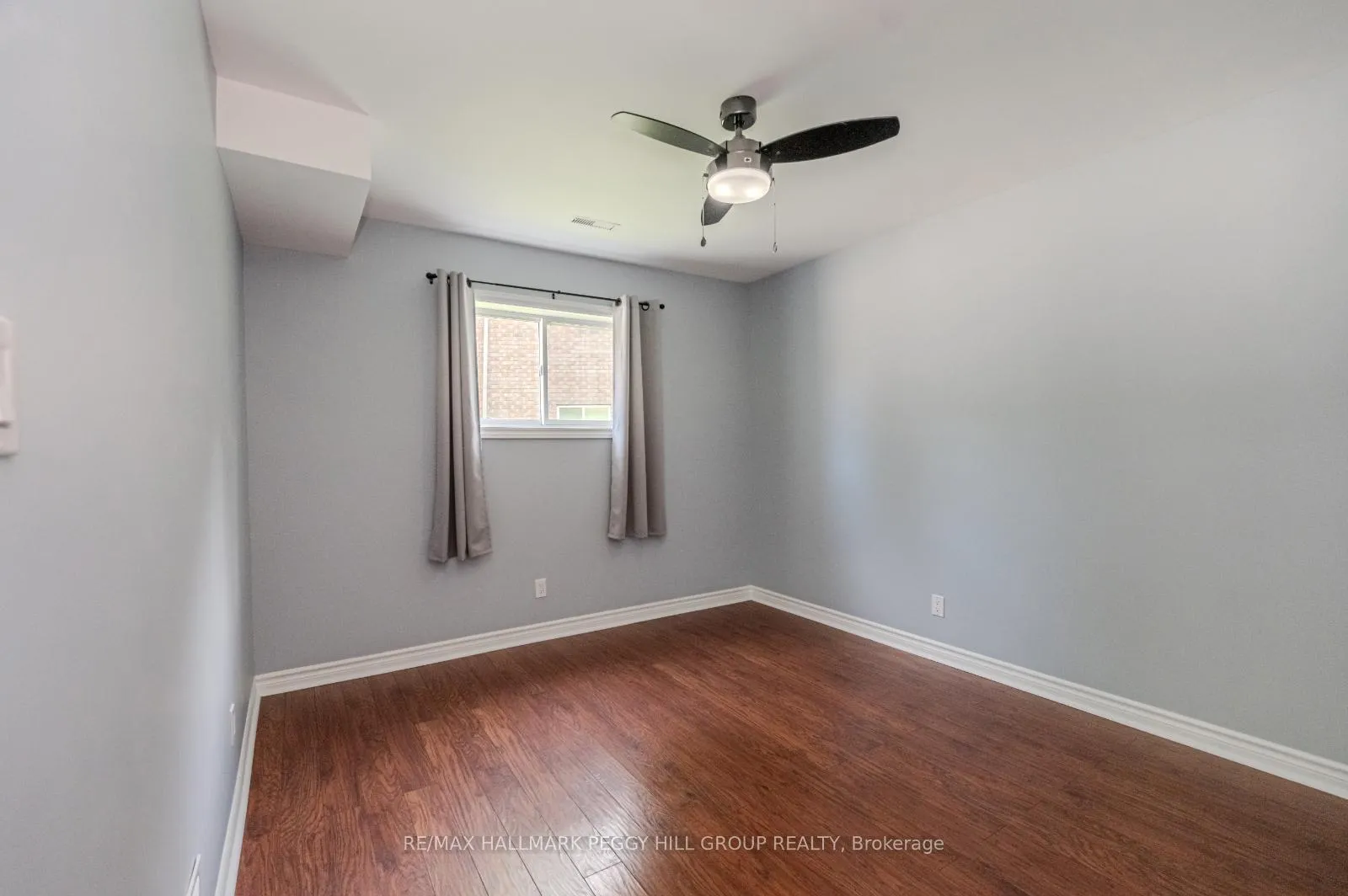 Photo 15 of 36 Glen Oak Court, Barrie, Little Lake — HOMEH