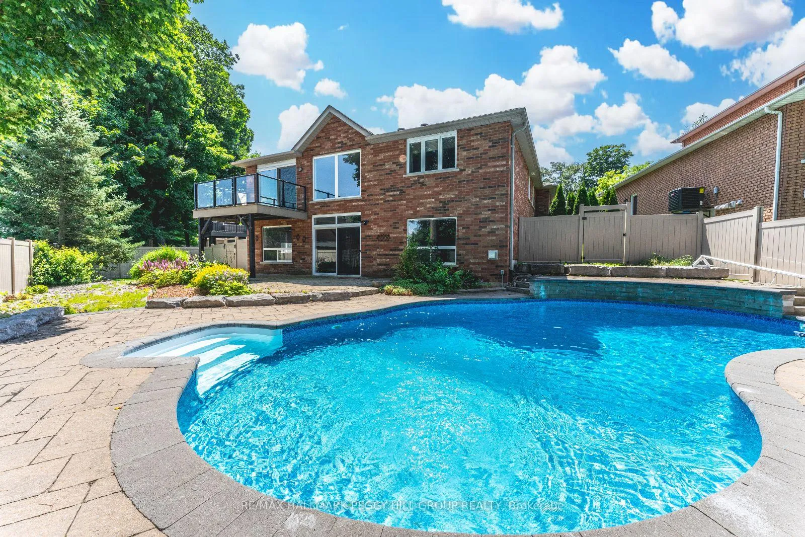 Photo 19 of 36 Glen Oak Court, Barrie, Little Lake — HOMEH