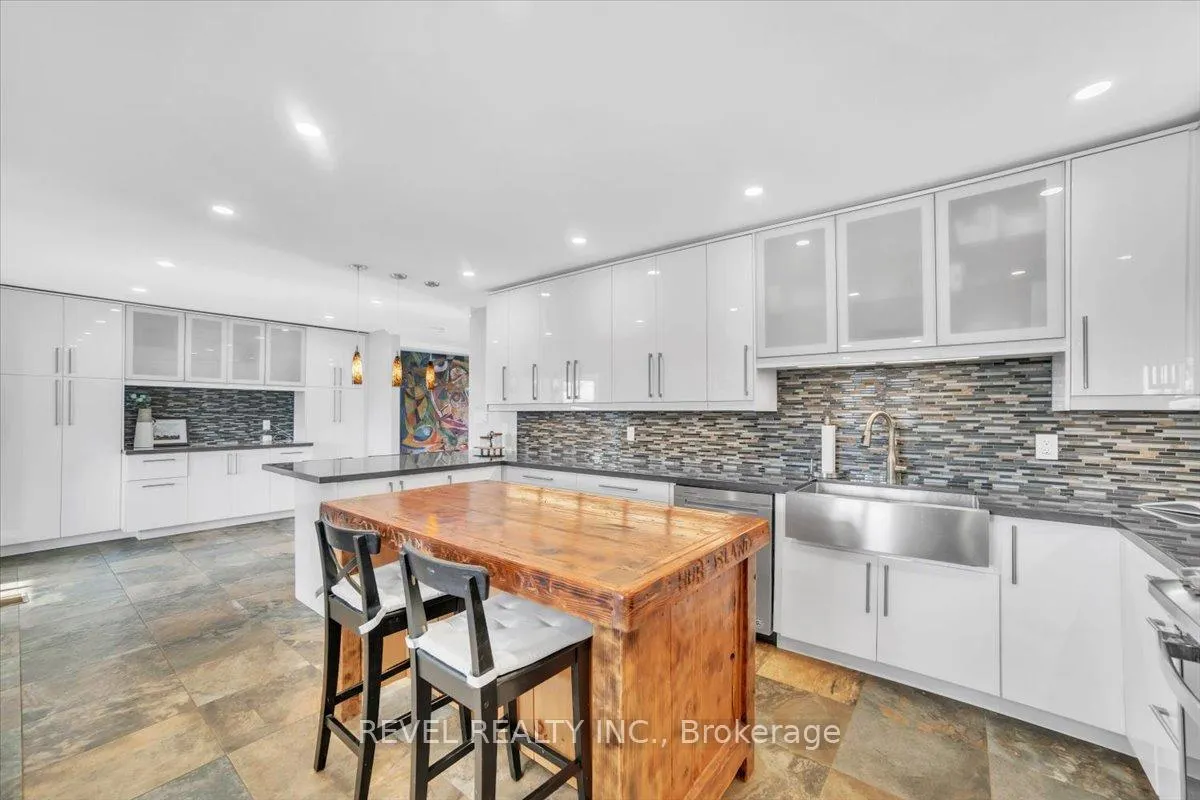 Photo 10 of 13 Ellen Street, Hamilton, Rural Flamborough — HOMEH