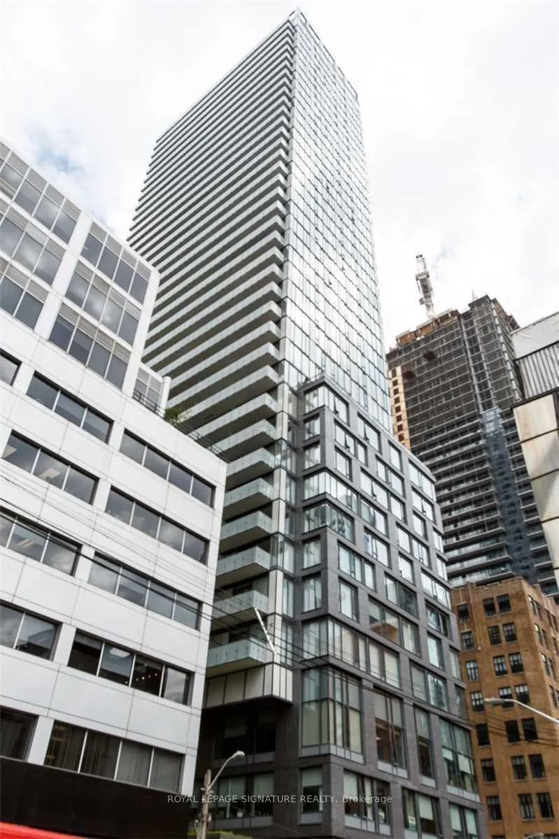 Front of Unit 2503, 101 Peter Street