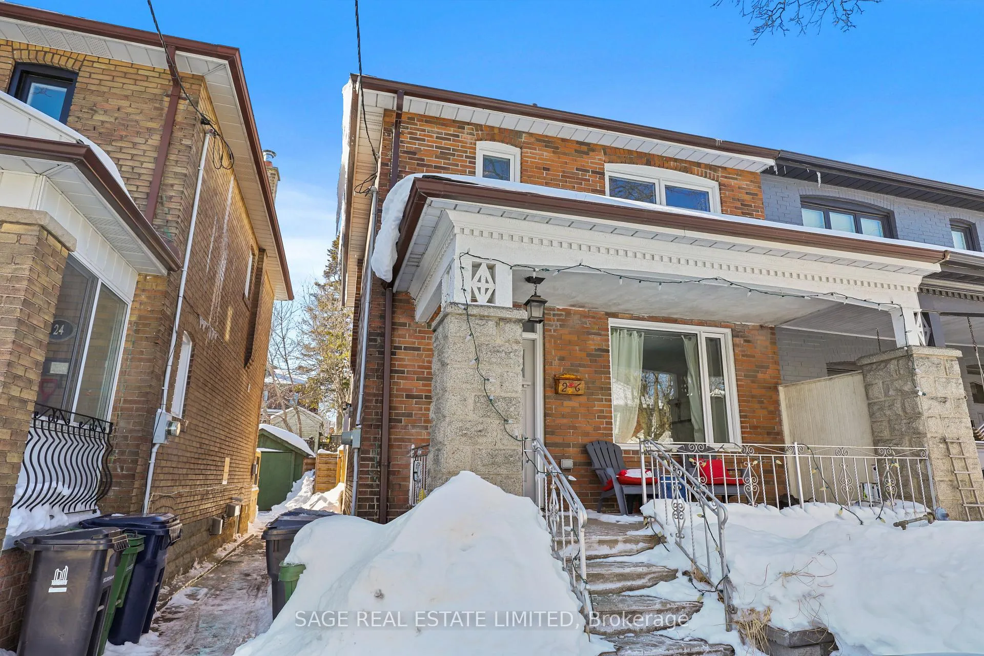 Photo 2 of Unit 2, 26 Roseneath Gardens, Toronto, Oakwood Village — HOMEH