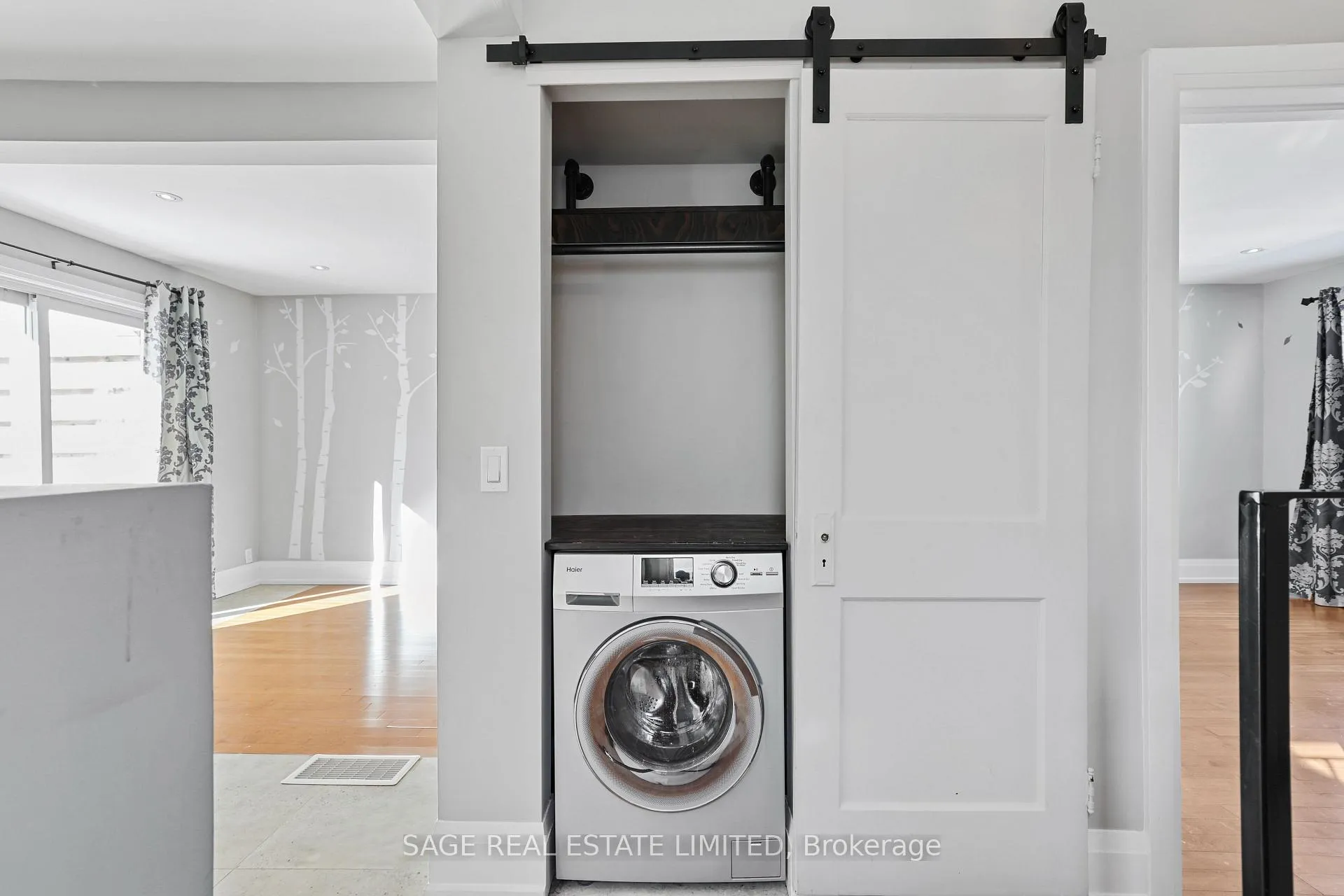 Photo 4 of Unit 2, 26 Roseneath Gardens, Toronto, Oakwood Village — HOMEH