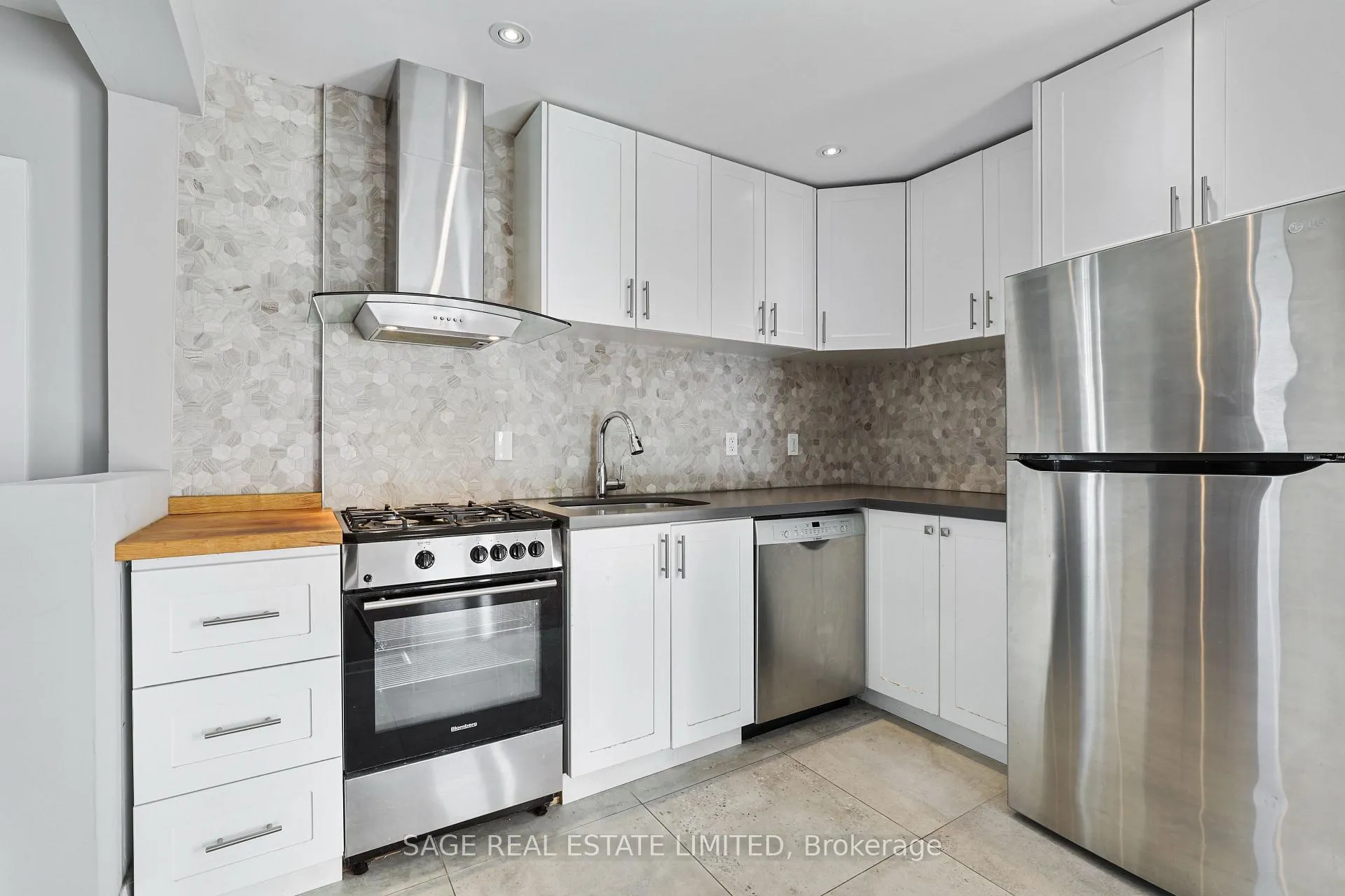 Photo 8 of Unit 2, 26 Roseneath Gardens, Toronto, Oakwood Village — HOMEH