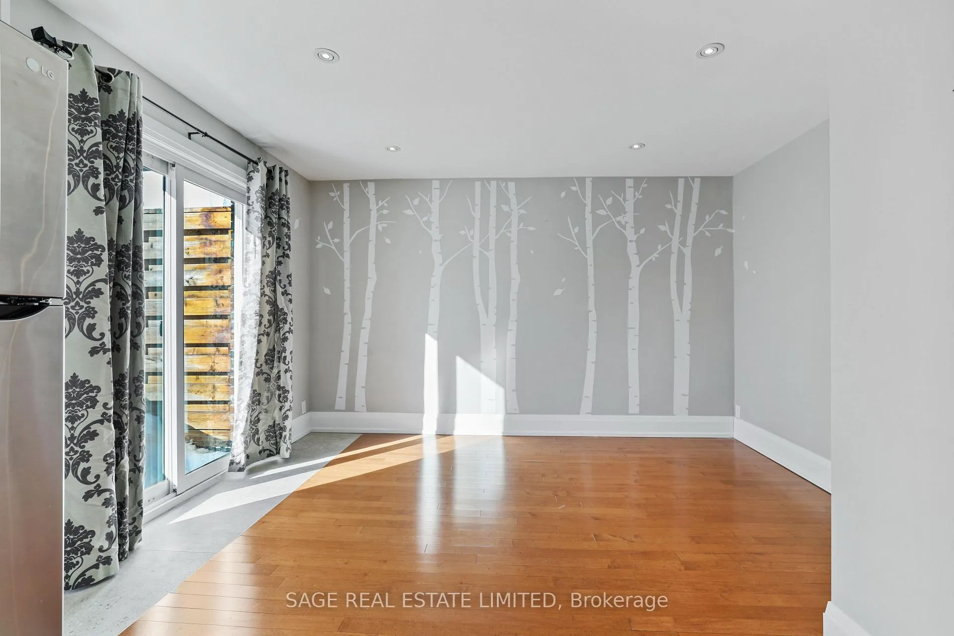 Photo 12 of Unit 2, 26 Roseneath Gardens, Toronto, Oakwood Village — HOMEH