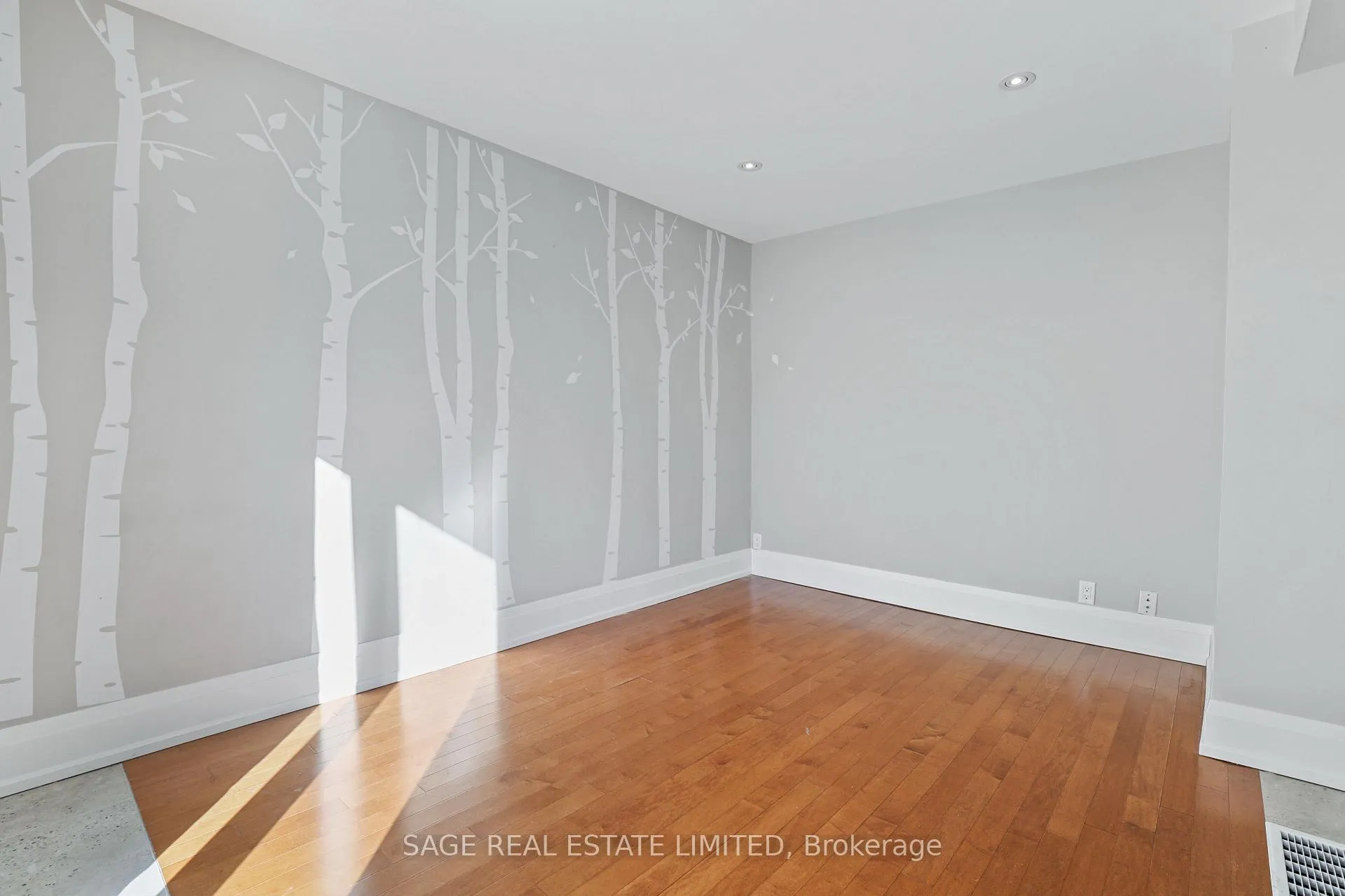 Photo 13 of Unit 2, 26 Roseneath Gardens, Toronto, Oakwood Village — HOMEH