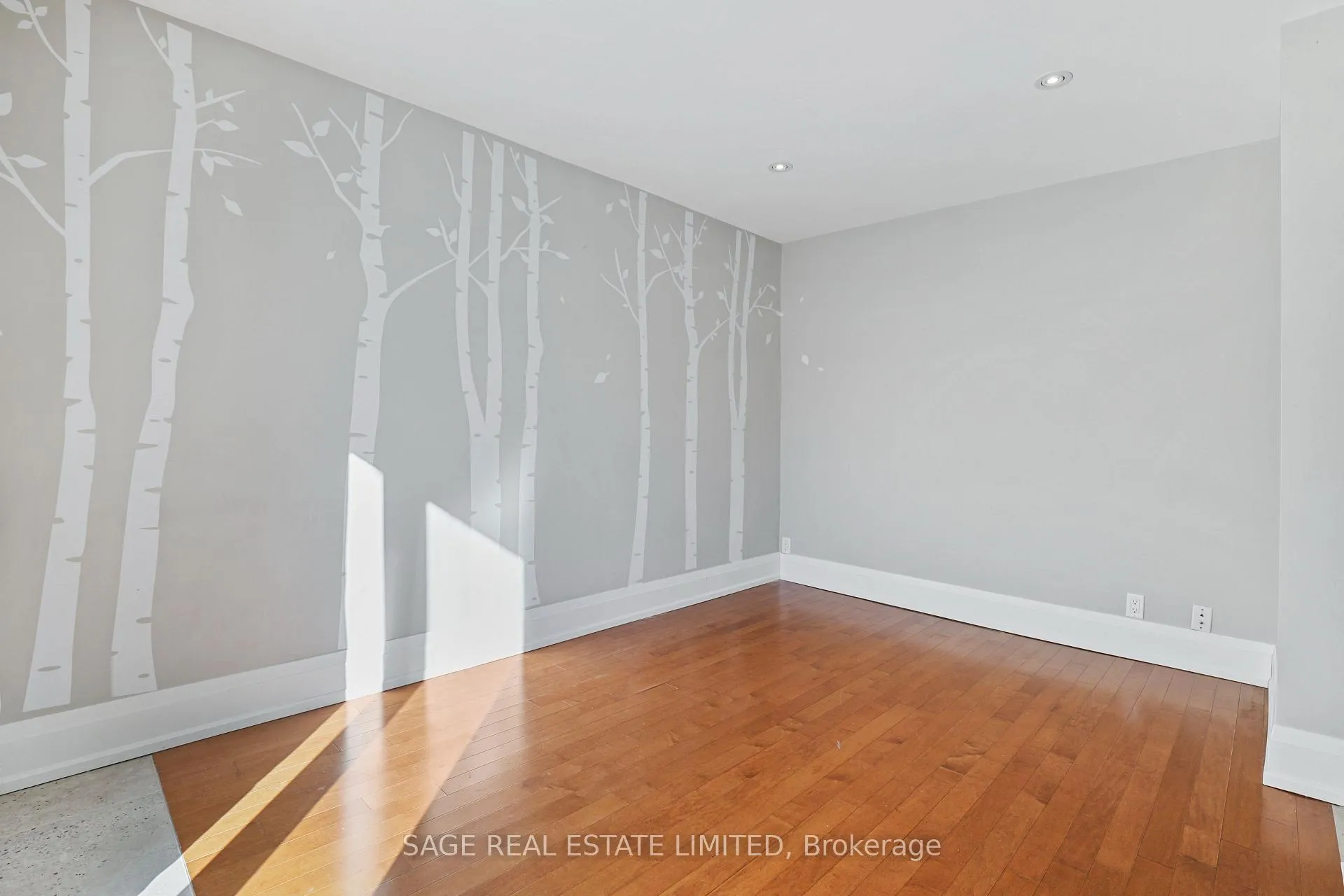 Photo 14 of Unit 2, 26 Roseneath Gardens, Toronto, Oakwood Village — HOMEH