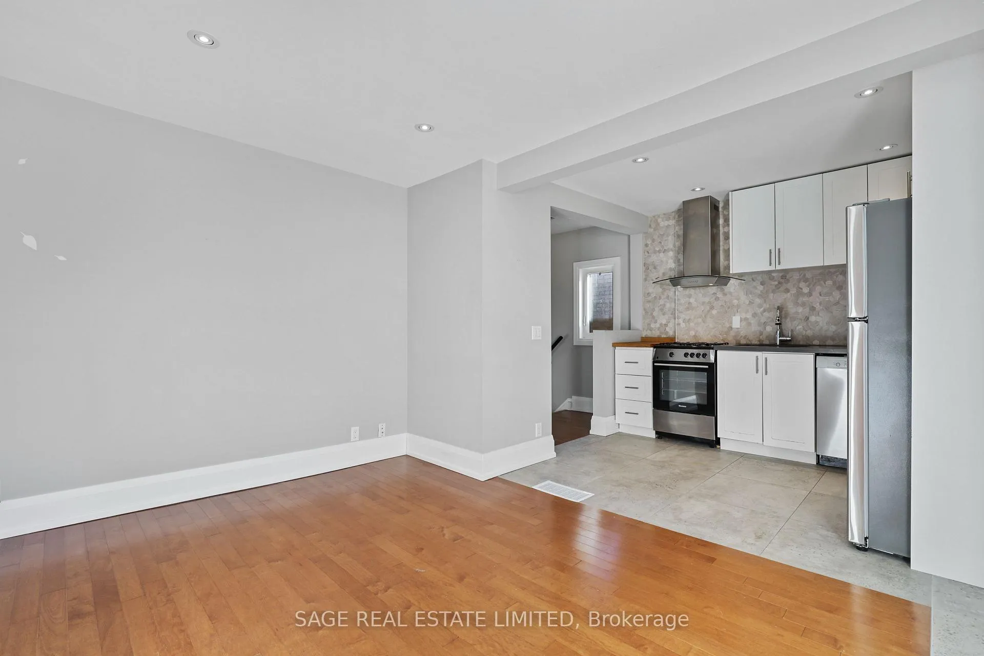 Photo 15 of Unit 2, 26 Roseneath Gardens, Toronto, Oakwood Village — HOMEH