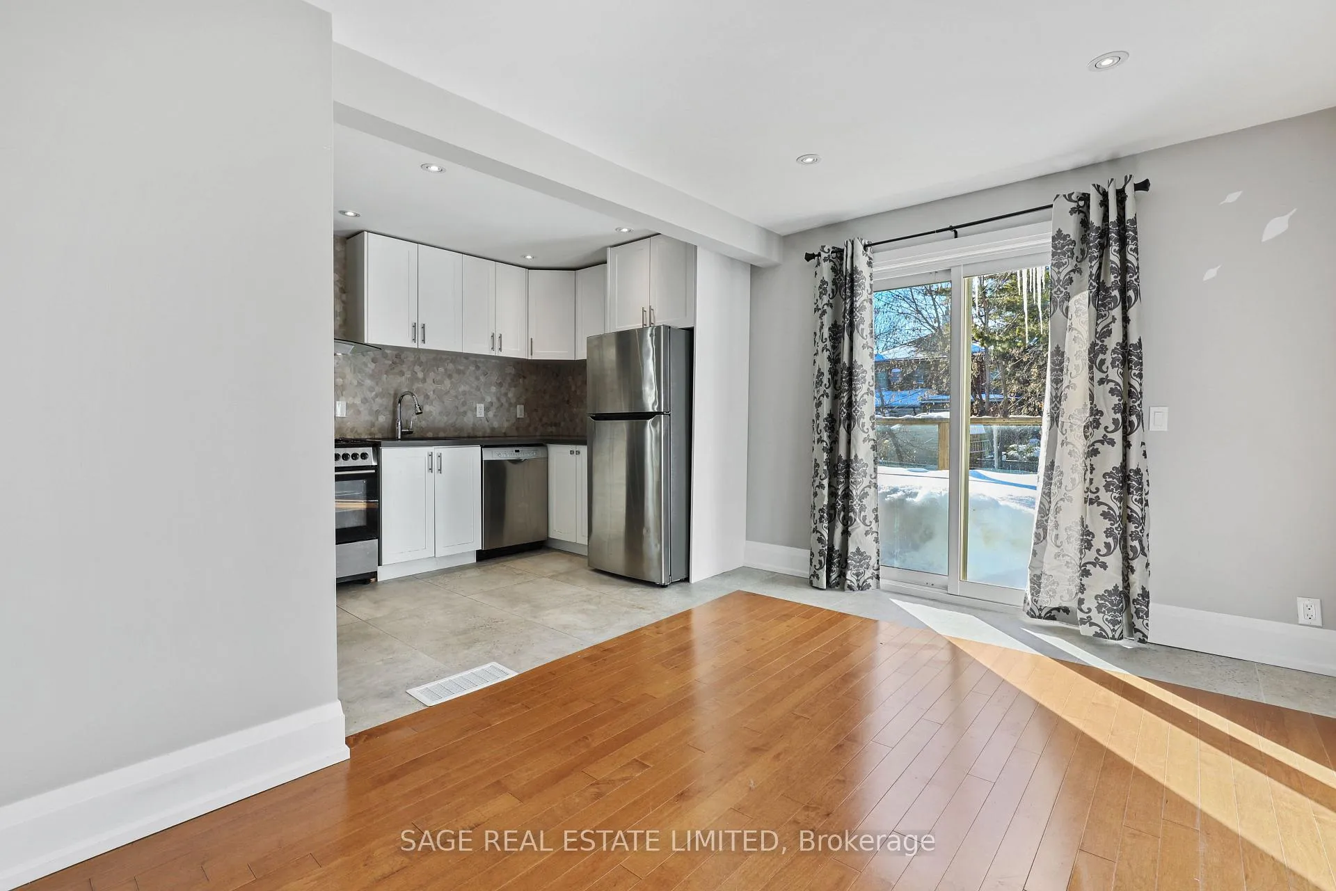 Photo 16 of Unit 2, 26 Roseneath Gardens, Toronto, Oakwood Village — HOMEH