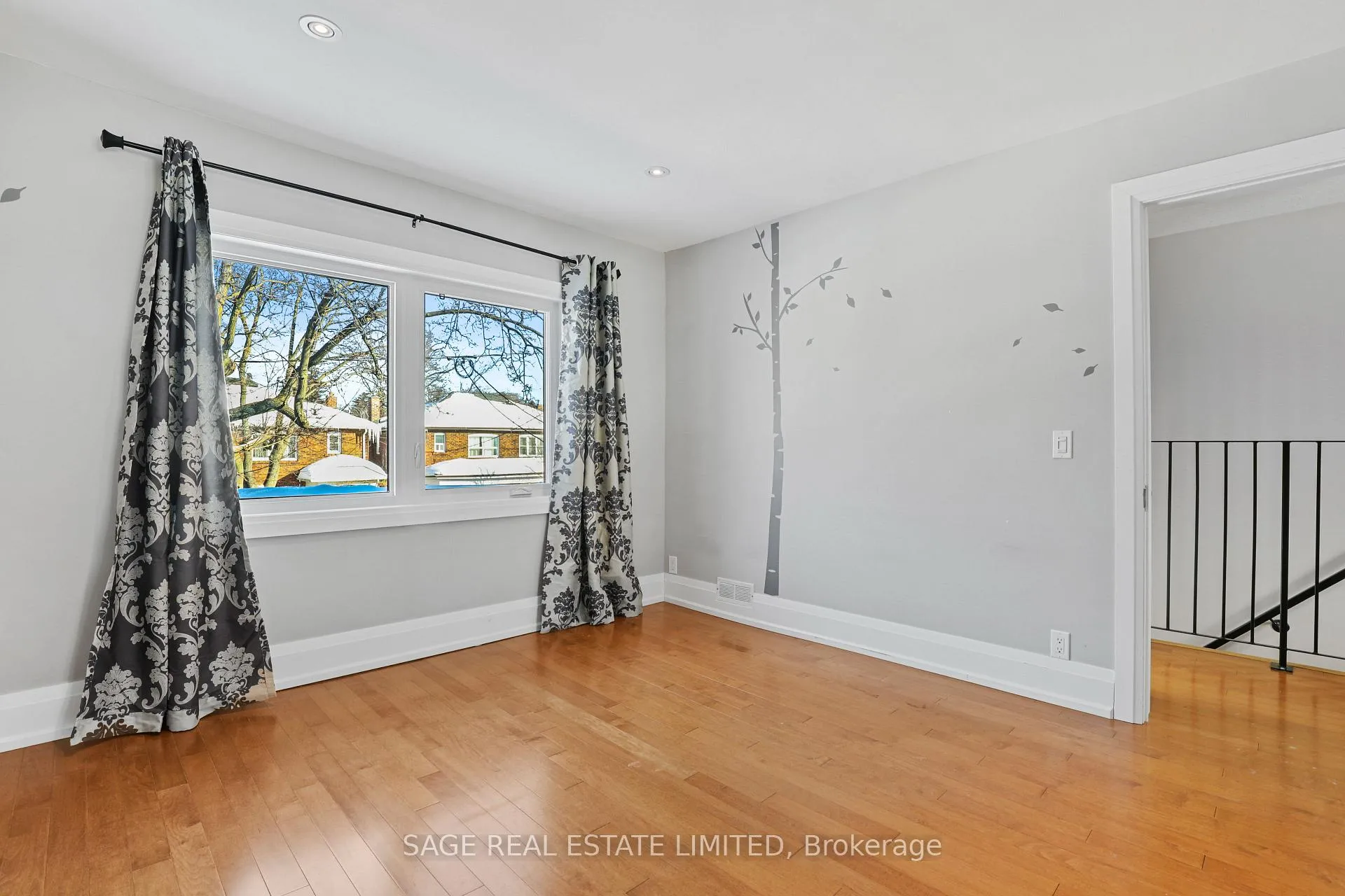 Photo 26 of Unit 2, 26 Roseneath Gardens, Toronto, Oakwood Village — HOMEH