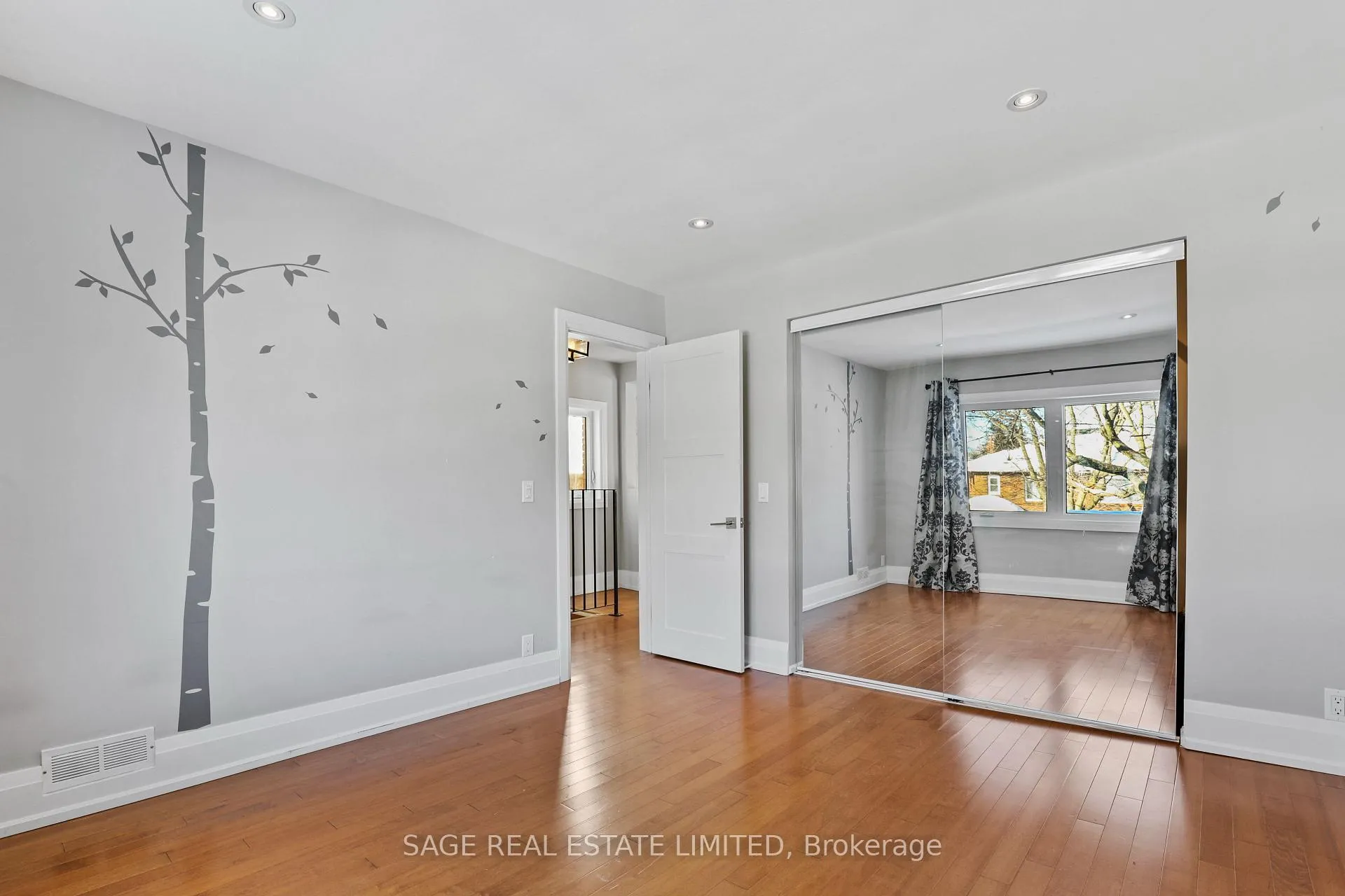 Photo 27 of Unit 2, 26 Roseneath Gardens, Toronto, Oakwood Village — HOMEH