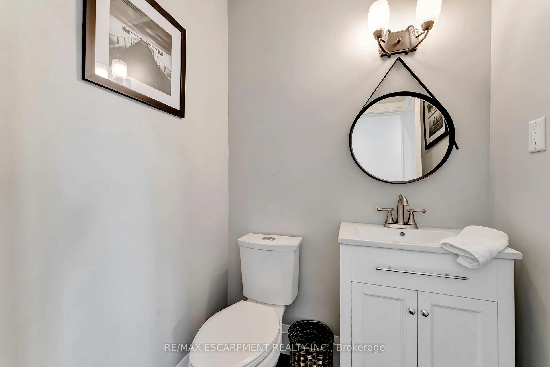 Photo 21 of 55 Abbey Close, Hamilton, Ancaster — HOMEH