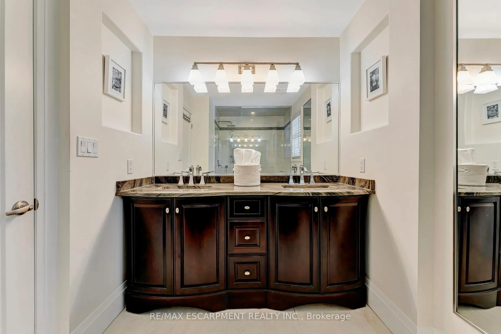Photo 26 of 55 Abbey Close, Hamilton, Ancaster — HOMEH