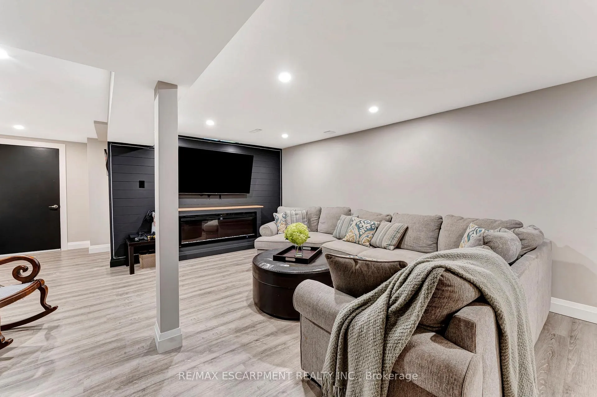 Photo 33 of 55 Abbey Close, Hamilton, Ancaster — HOMEH