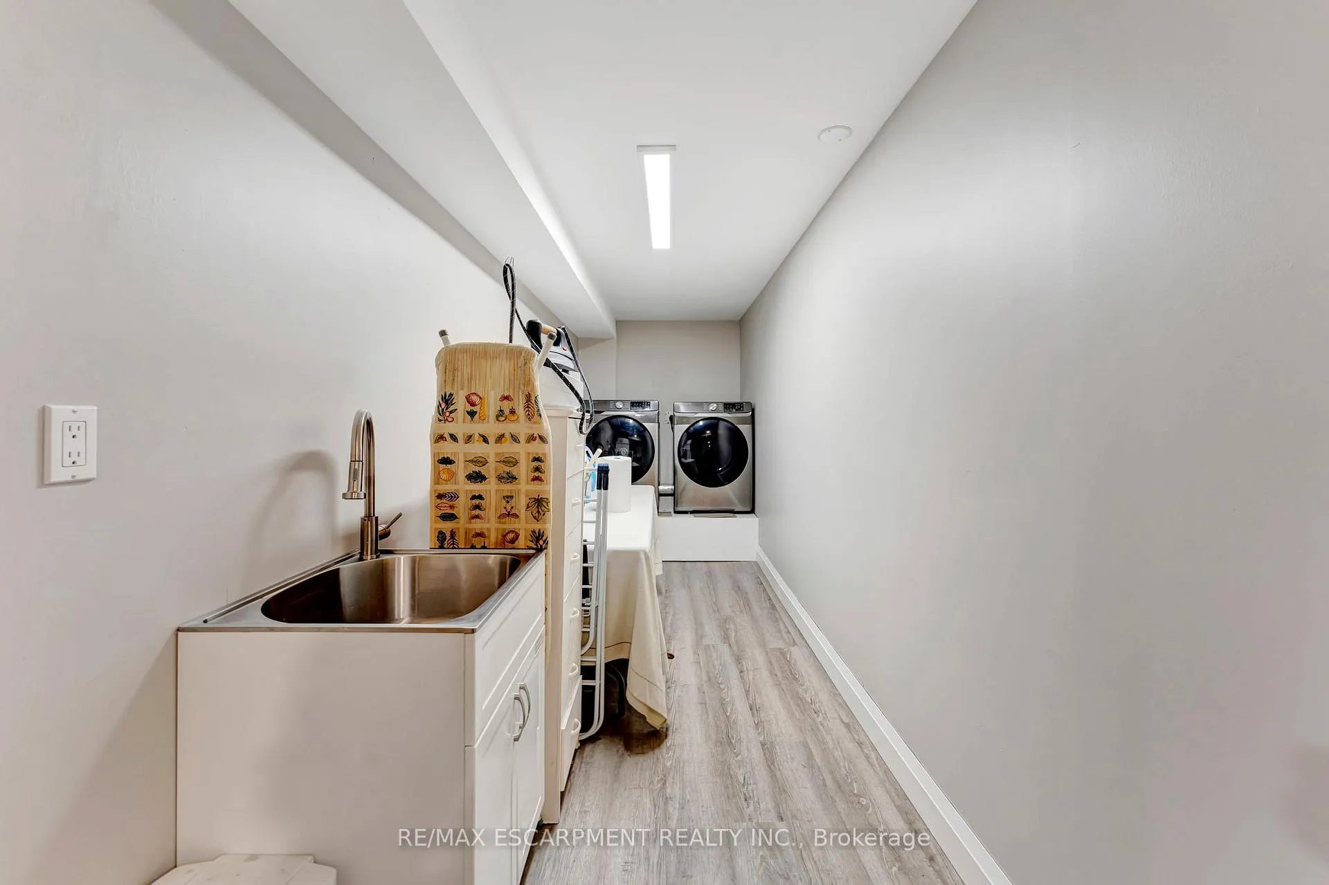 Photo 37 of 55 Abbey Close, Hamilton, Ancaster — HOMEH