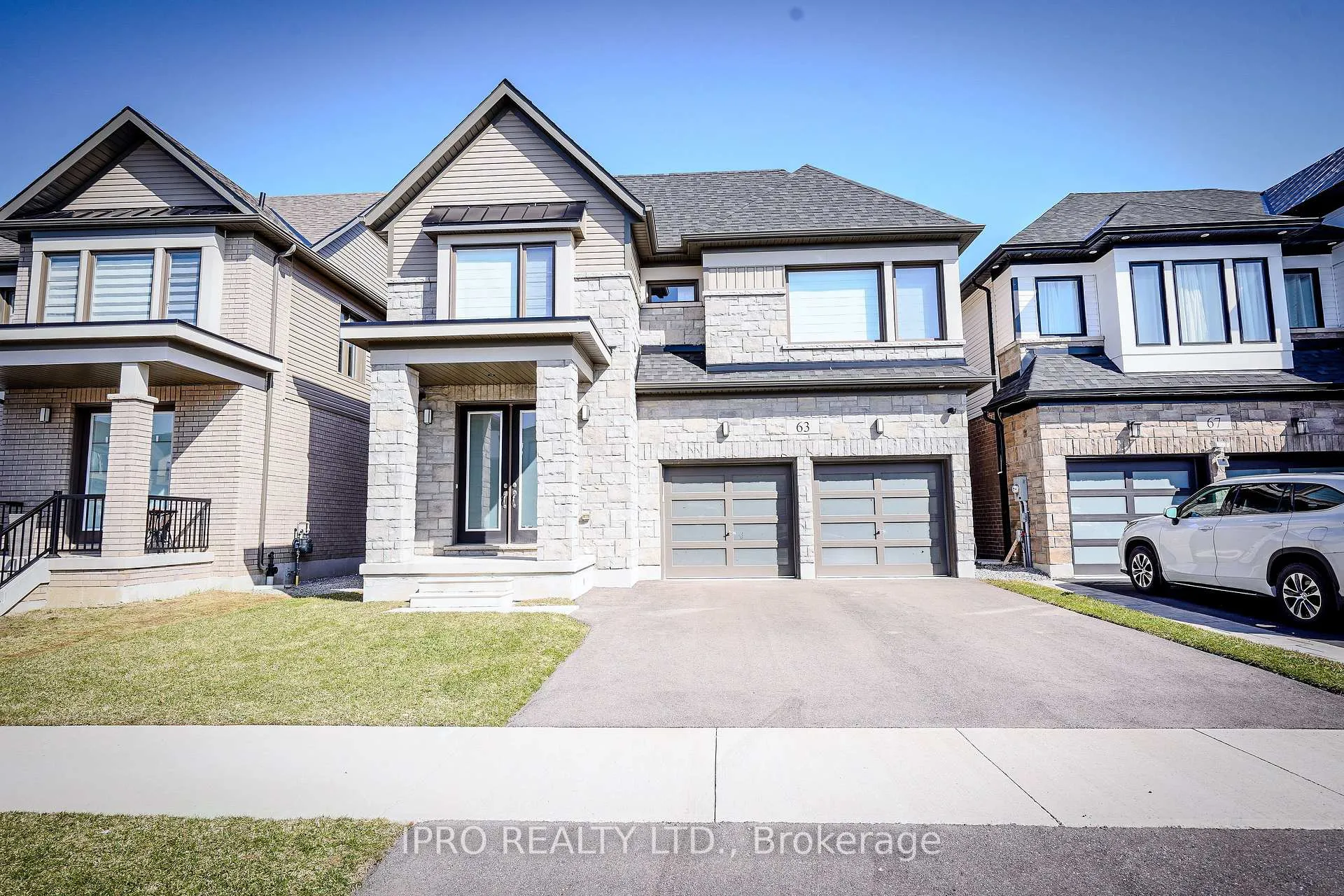 Photo 3 of 63 Fairey Crescent, Hamilton, Mount Hope — HOMEH