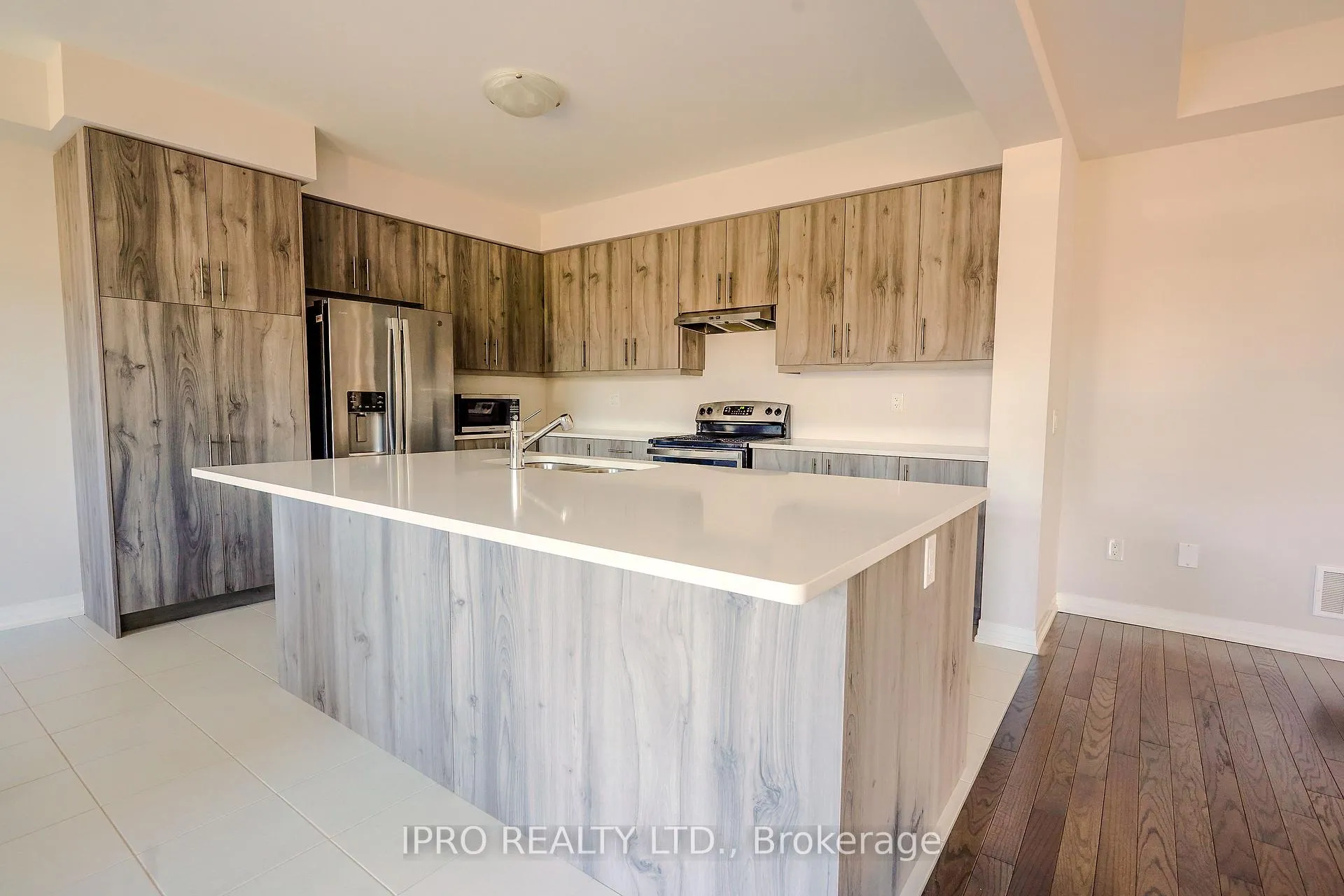 Photo 8 of 63 Fairey Crescent, Hamilton, Mount Hope — HOMEH
