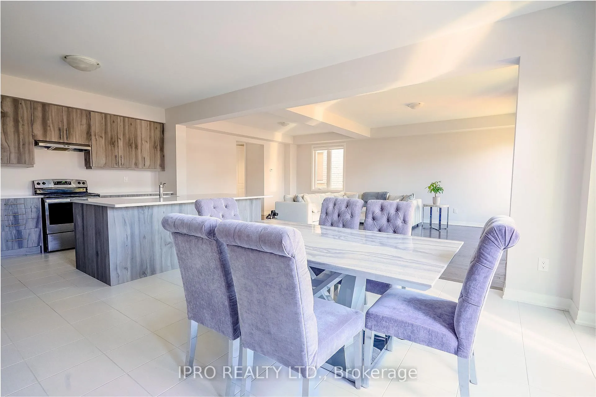 Photo 11 of 63 Fairey Crescent, Hamilton, Mount Hope — HOMEH