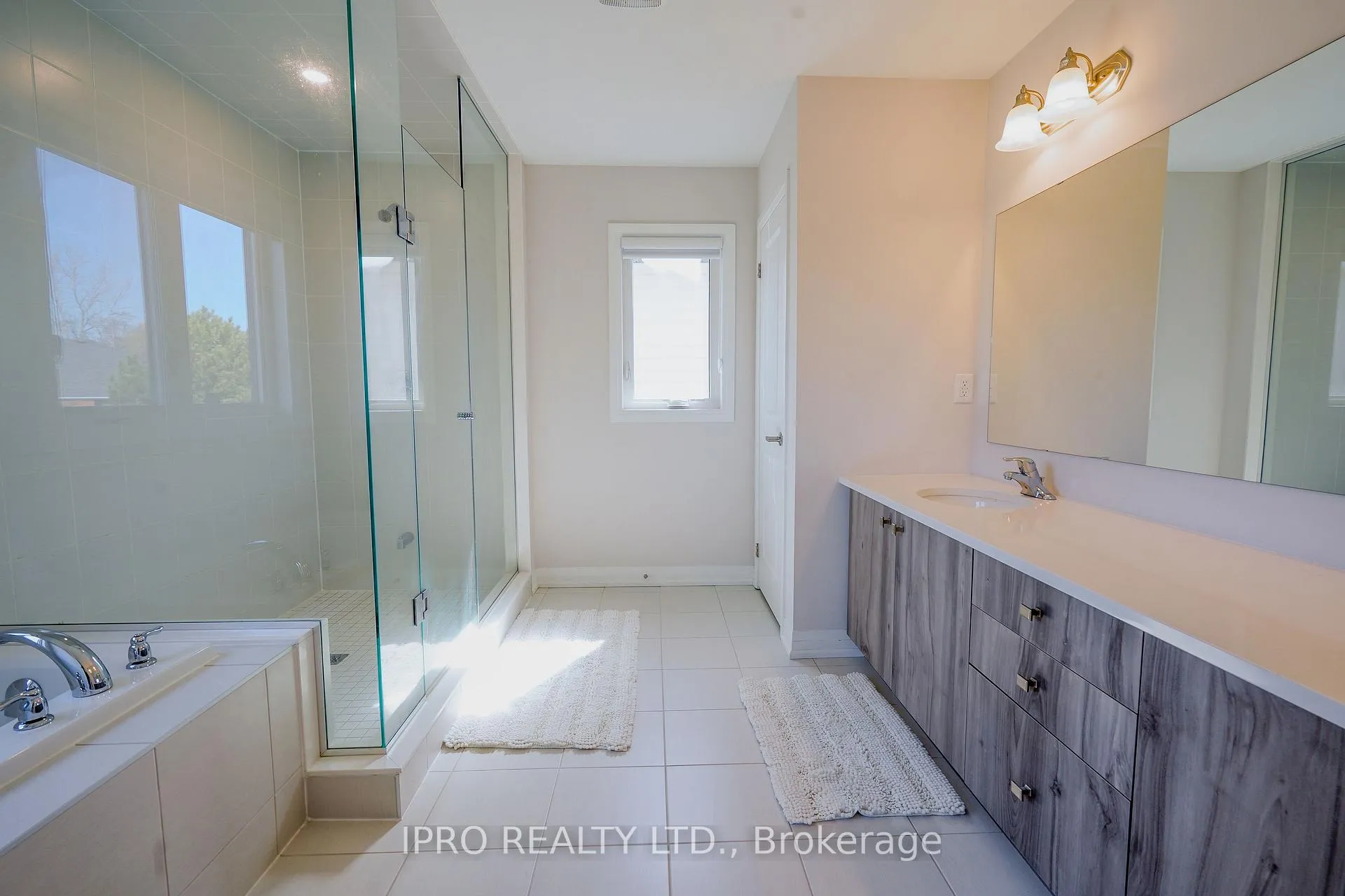 Photo 20 of 63 Fairey Crescent, Hamilton, Mount Hope — HOMEH