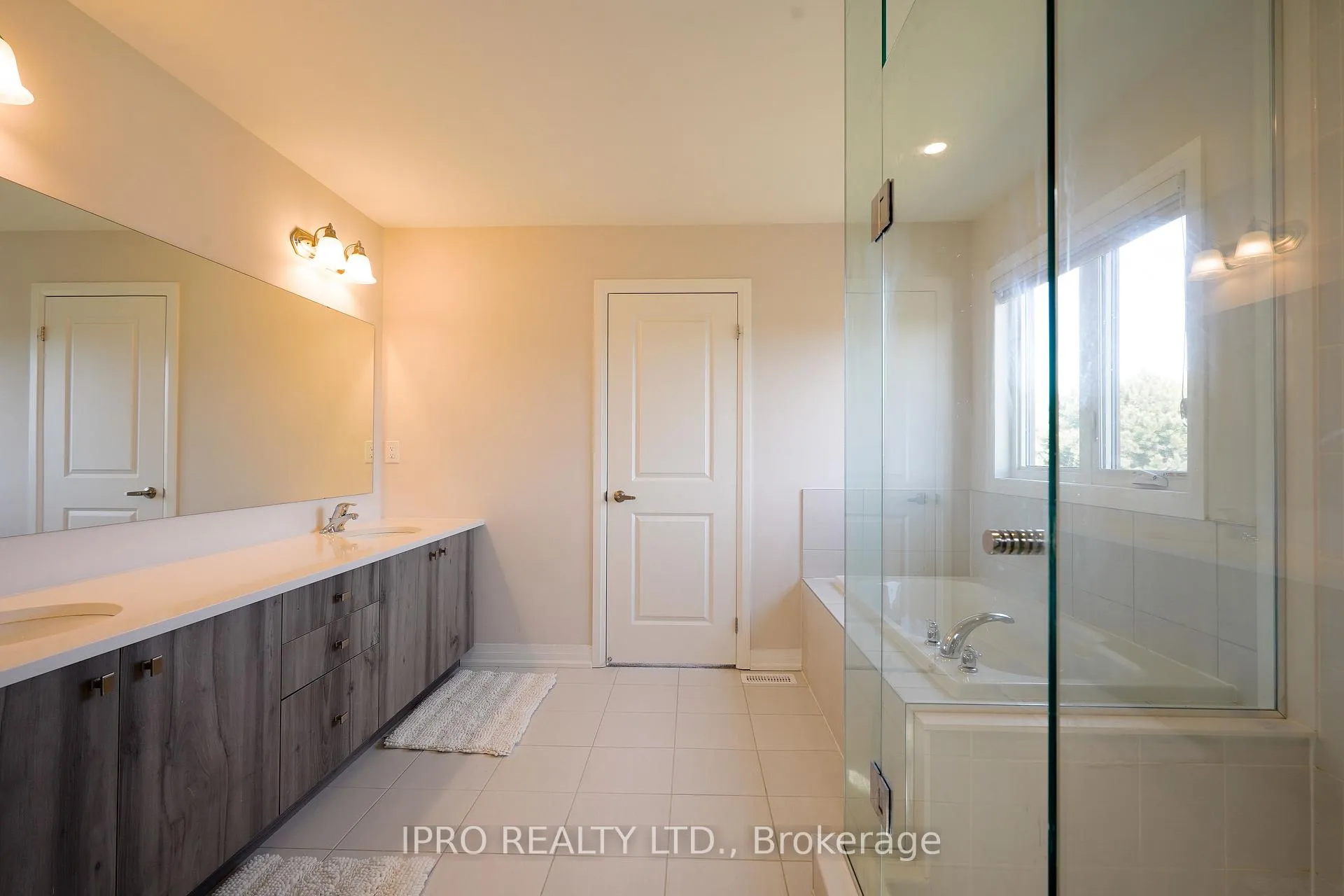 Photo 21 of 63 Fairey Crescent, Hamilton, Mount Hope — HOMEH