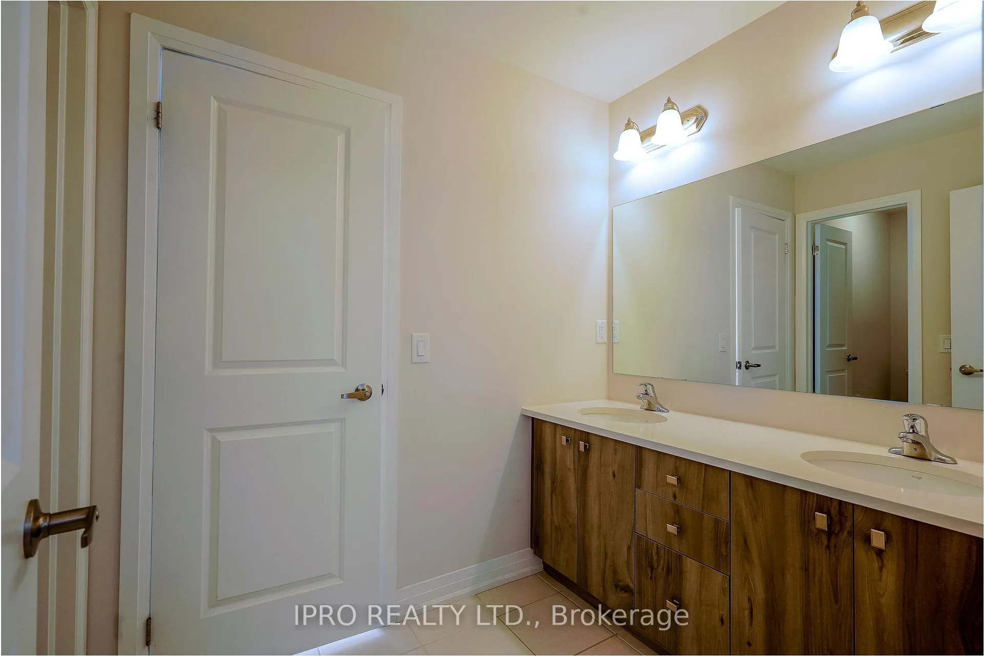 Photo 27 of 63 Fairey Crescent, Hamilton, Mount Hope — HOMEH