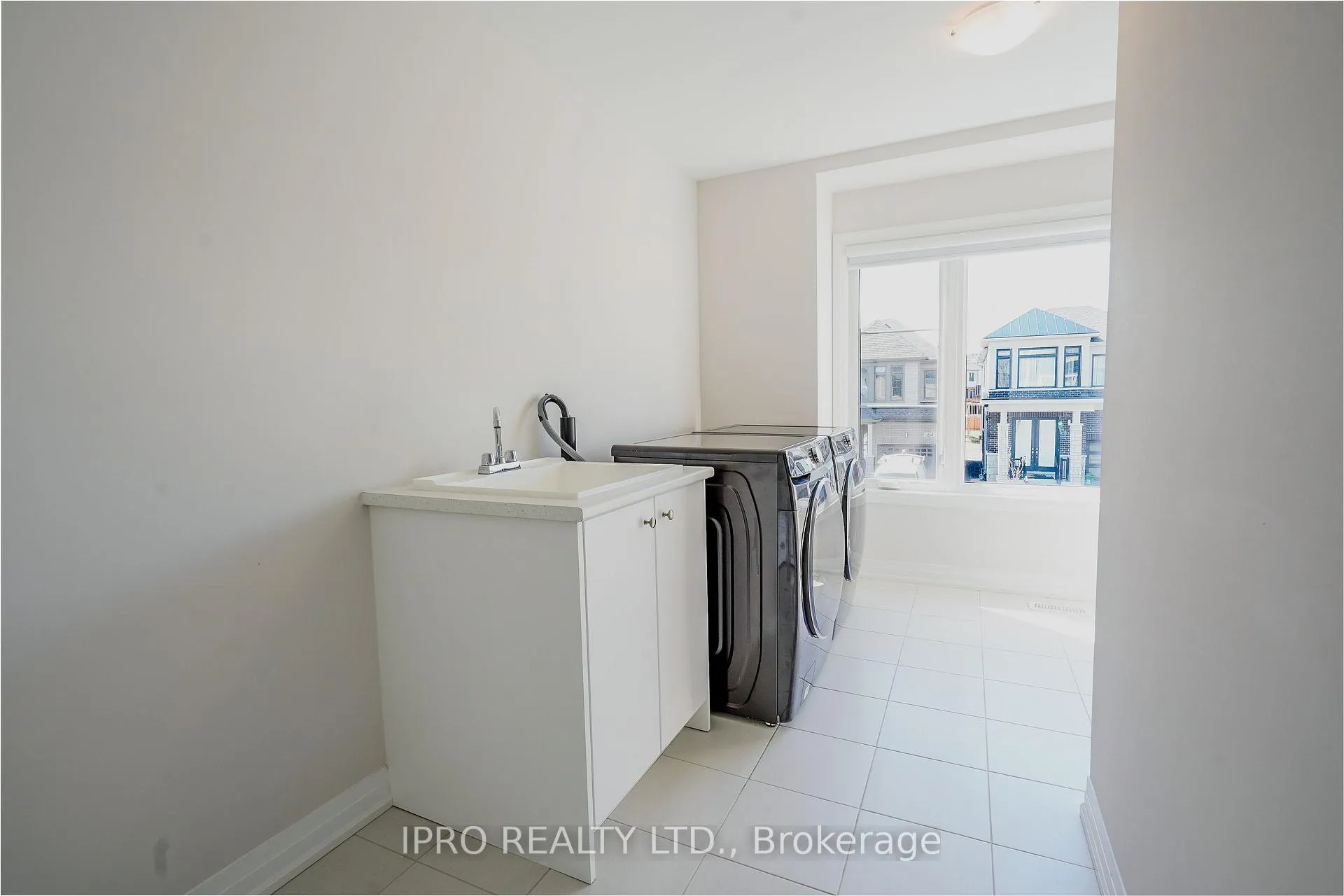 Photo 32 of 63 Fairey Crescent, Hamilton, Mount Hope — HOMEH