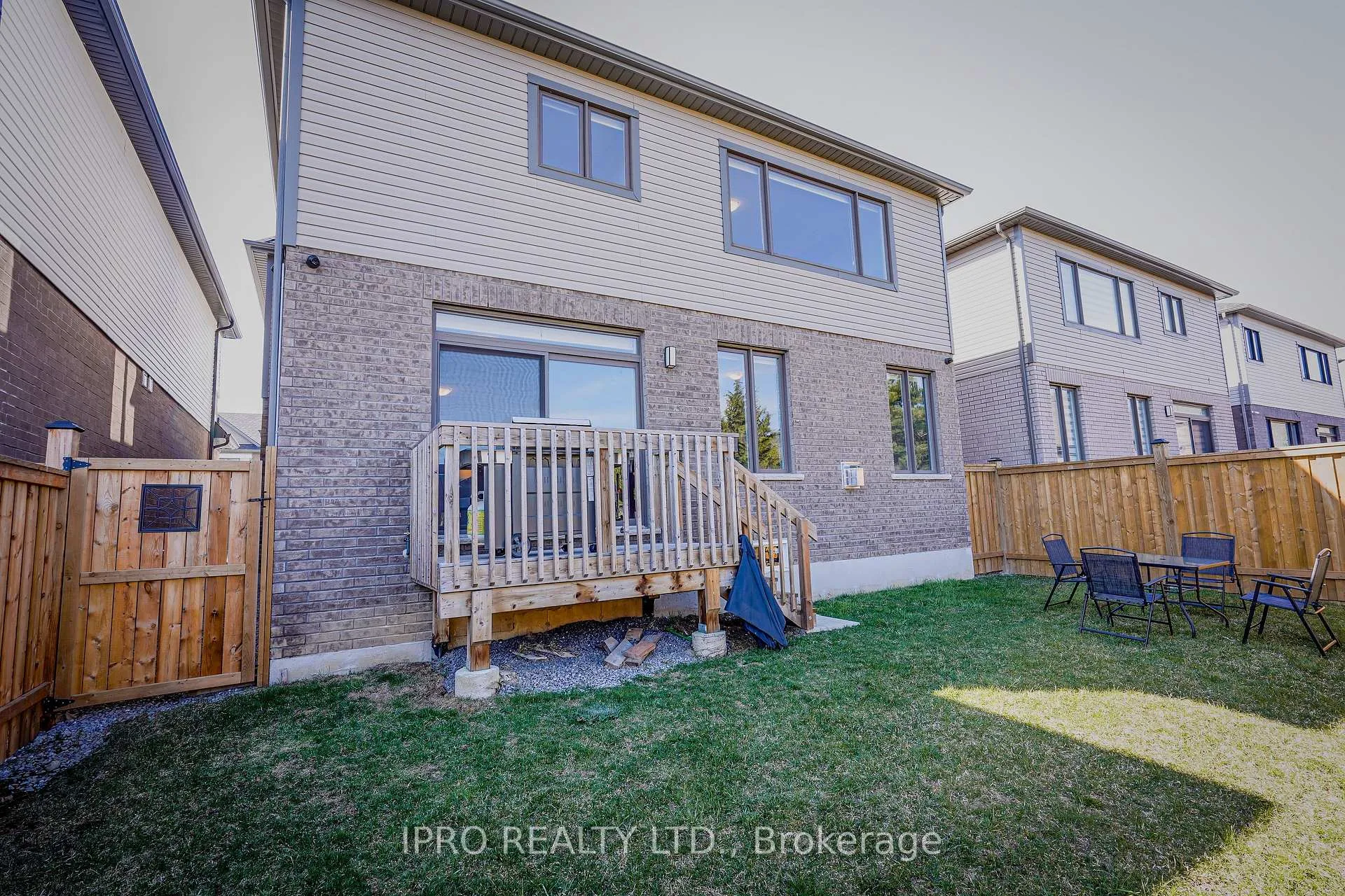 Photo 36 of 63 Fairey Crescent, Hamilton, Mount Hope — HOMEH
