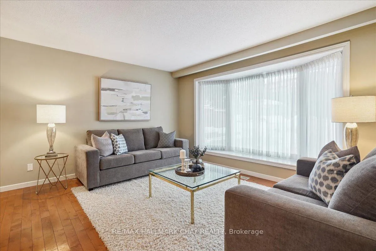Photo 10 of 53 Roslyn Road, Barrie, Wellington — HOMEH