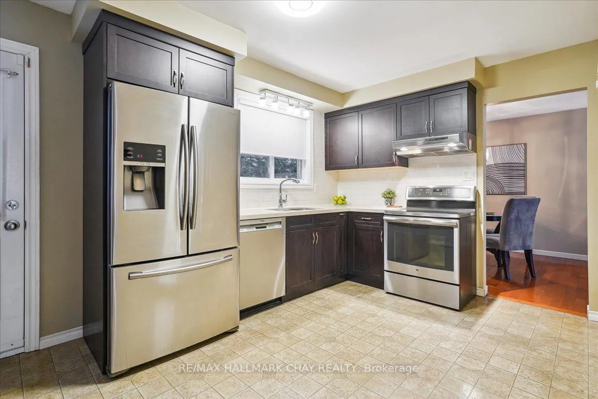 Photo 14 of 53 Roslyn Road, Barrie, Wellington — HOMEH