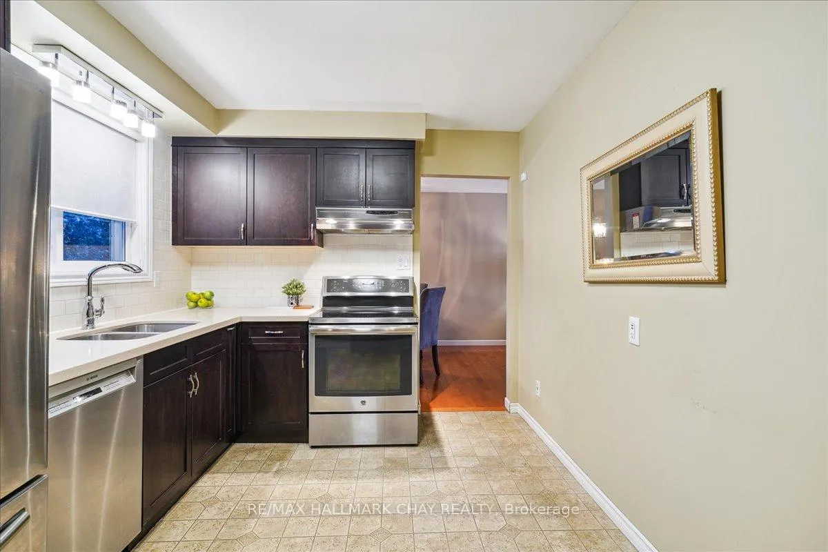 Photo 15 of 53 Roslyn Road, Barrie, Wellington — HOMEH