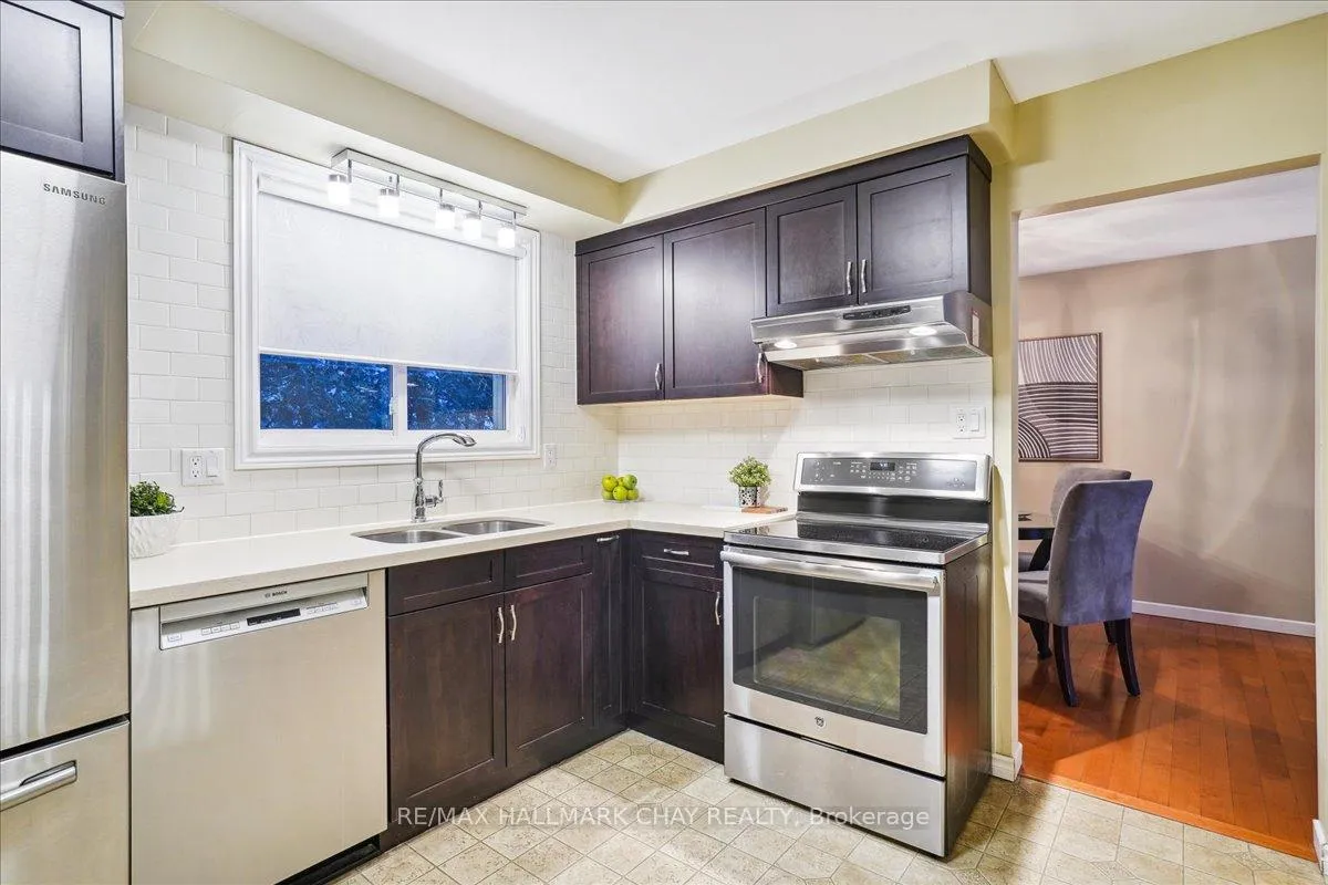 Photo 16 of 53 Roslyn Road, Barrie, Wellington — HOMEH