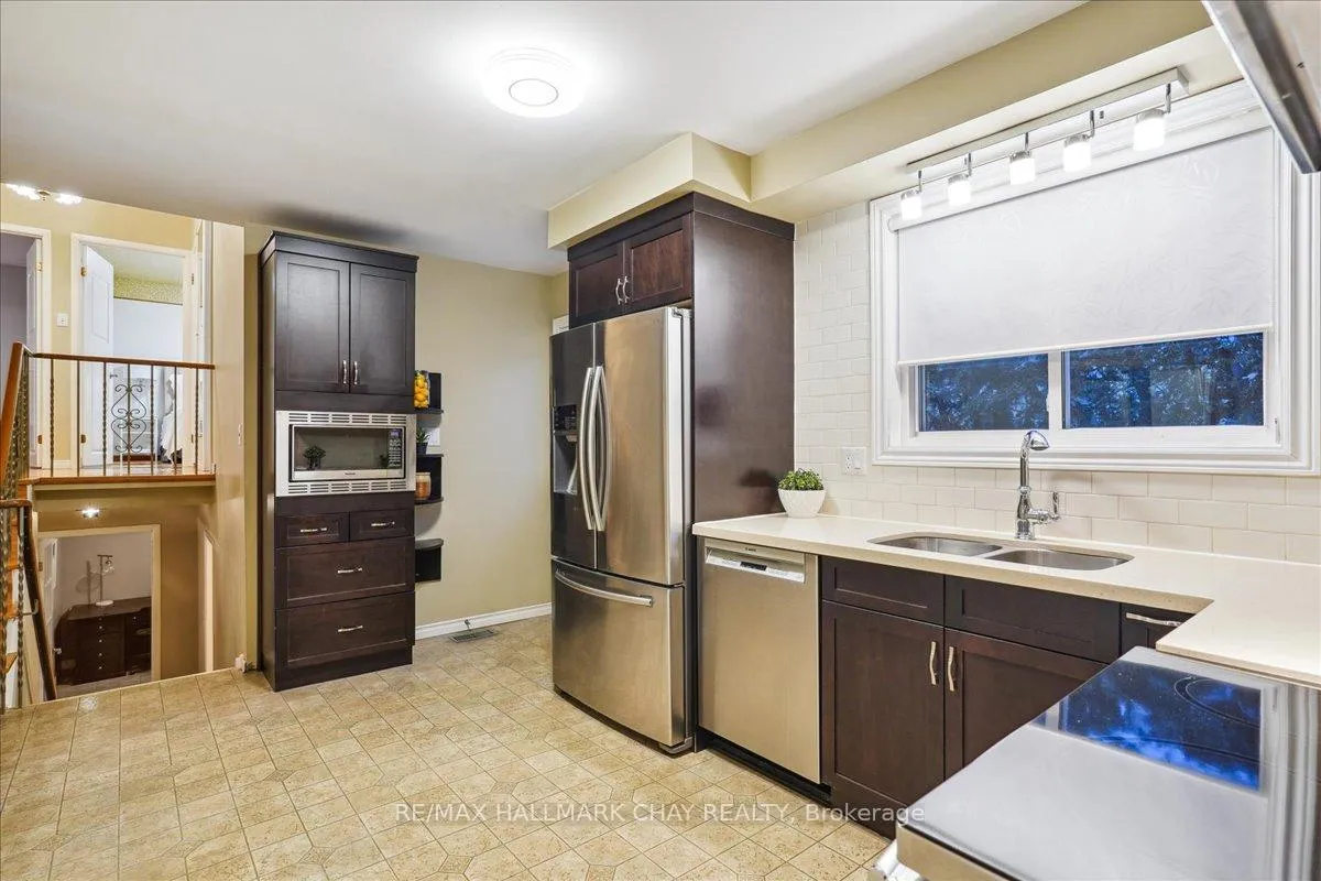 Photo 18 of 53 Roslyn Road, Barrie, Wellington — HOMEH