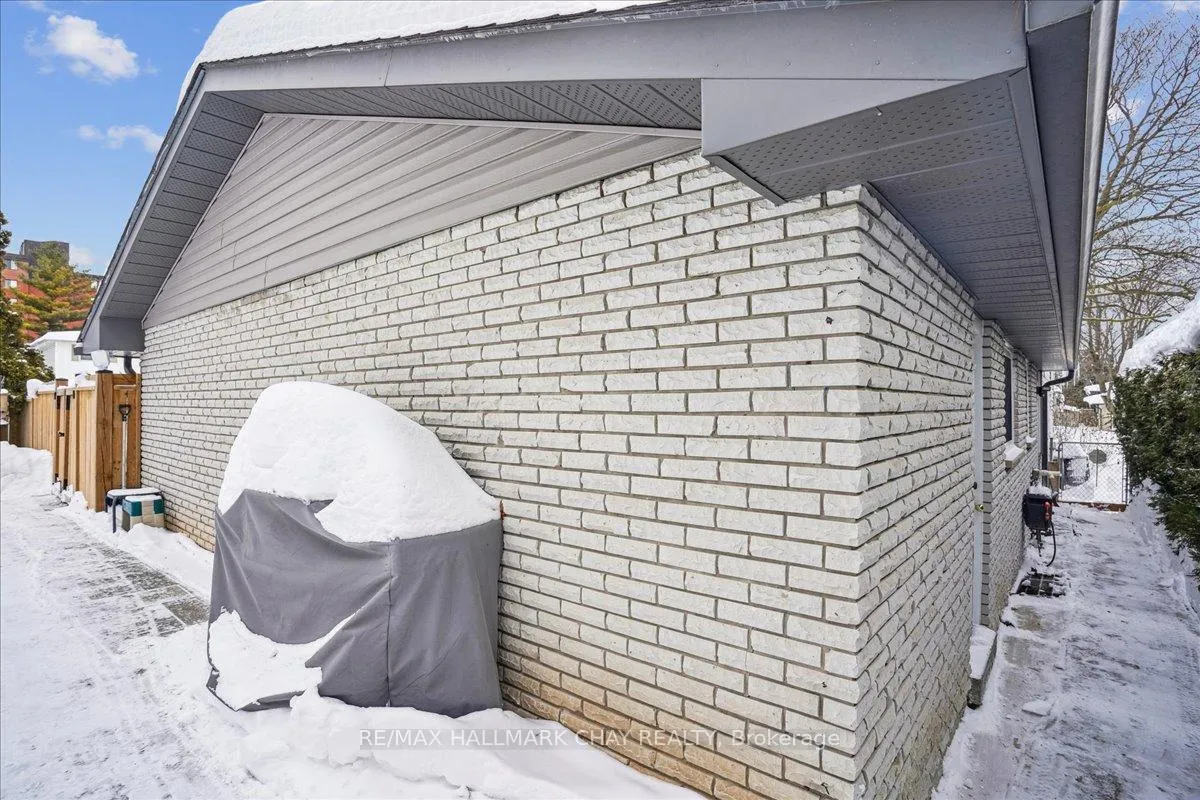 Photo 45 of 53 Roslyn Road, Barrie, Wellington — HOMEH