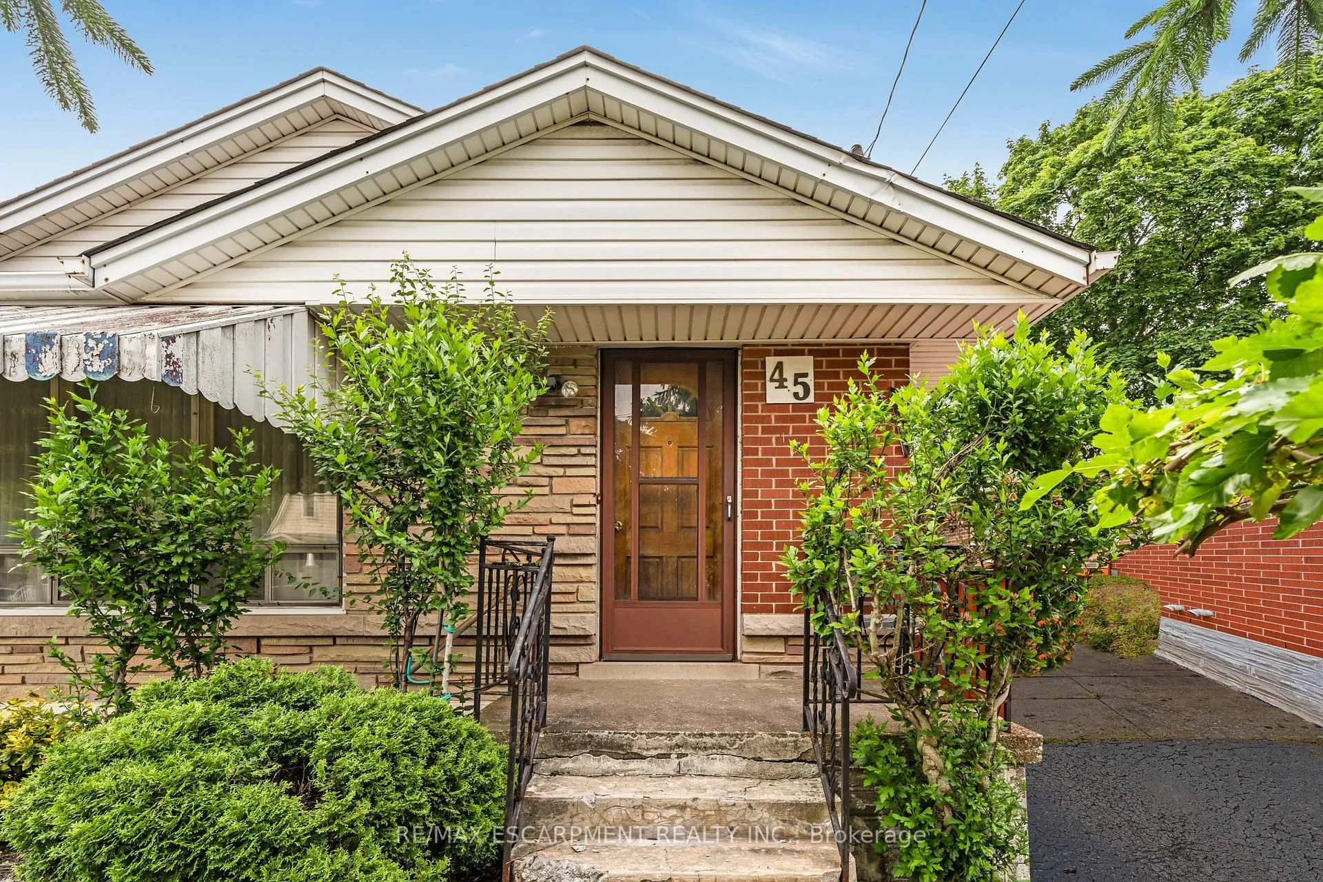 Photo 2 of 45 East 17th Street E, Hamilton, Inch Park — HOMEH