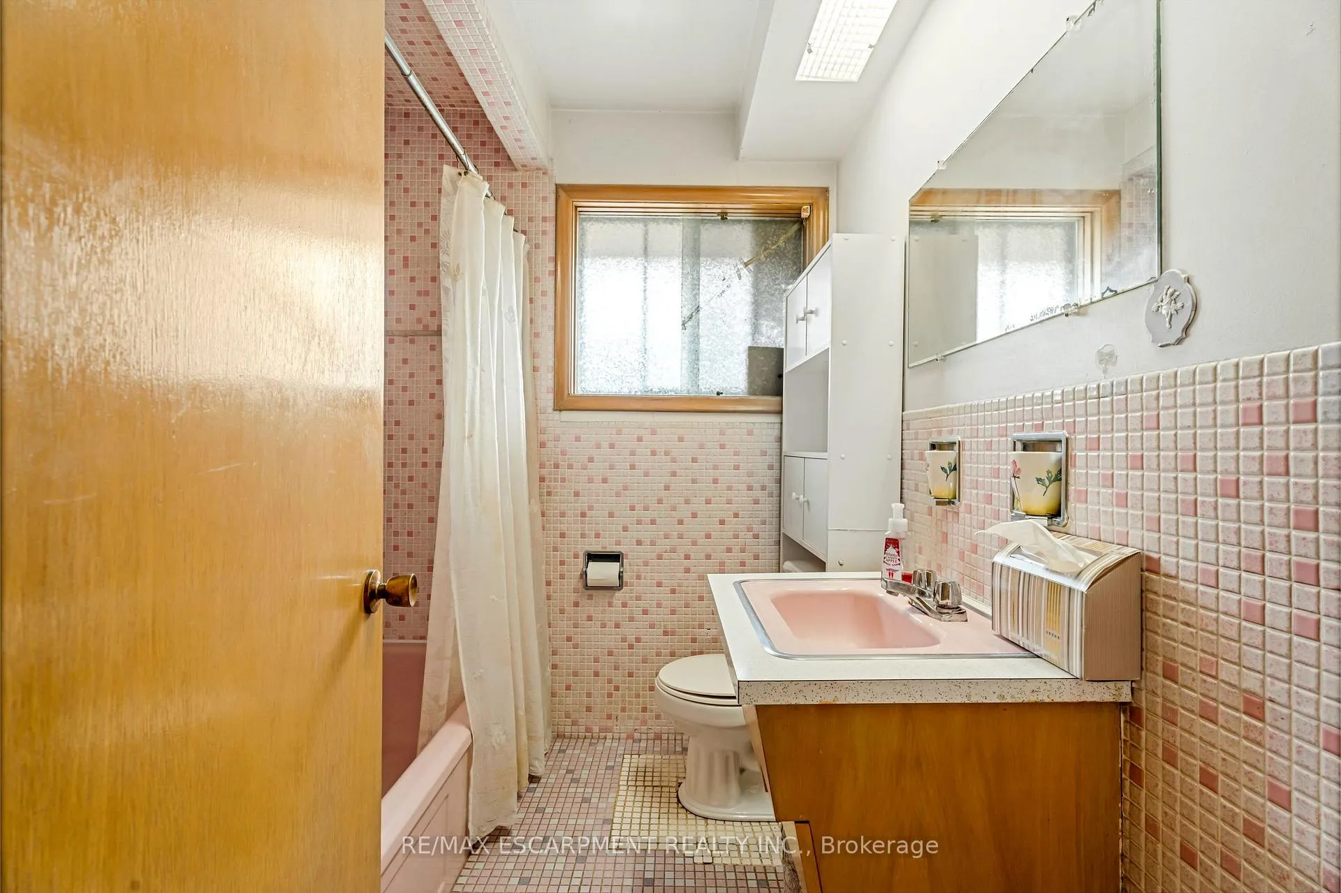 Photo 17 of 45 East 17th Street E, Hamilton, Inch Park — HOMEH