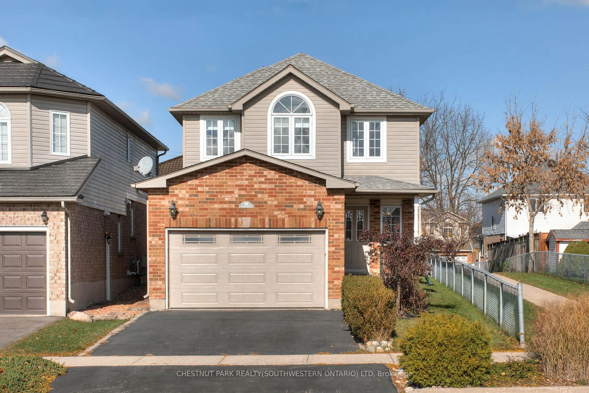 Photo 3 of 38 Heatherwood Place, Kitchener — HOMEH