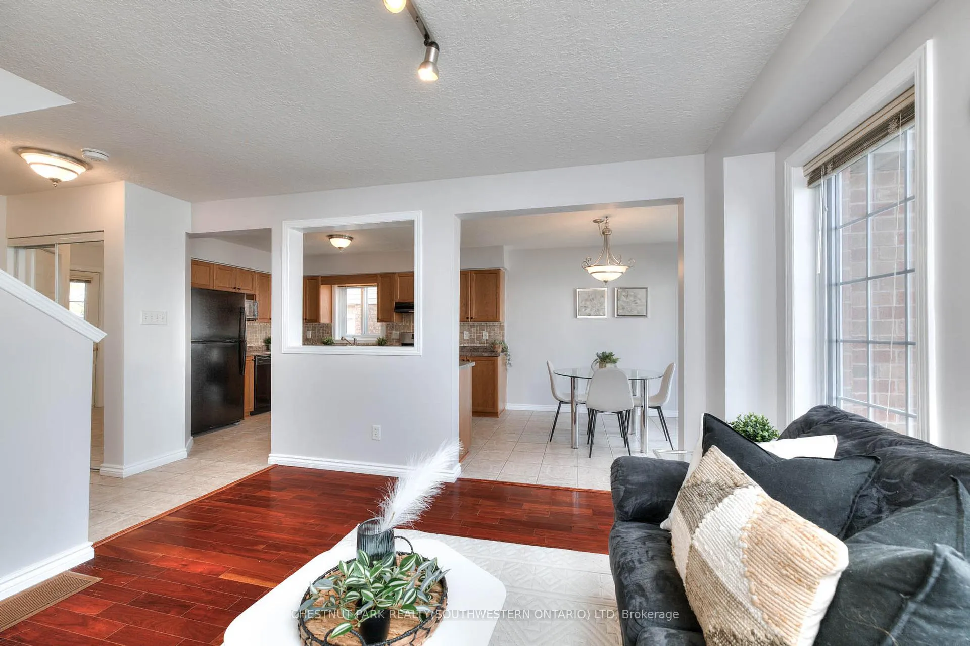 Photo 15 of 38 Heatherwood Place, Kitchener — HOMEH