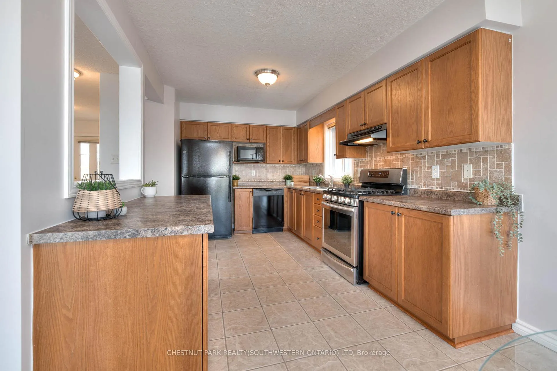 Photo 18 of 38 Heatherwood Place, Kitchener — HOMEH