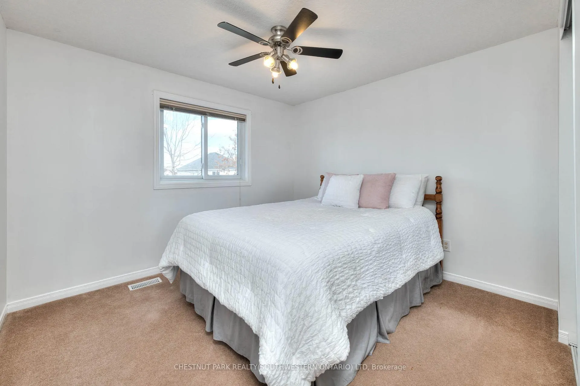Photo 24 of 38 Heatherwood Place, Kitchener — HOMEH