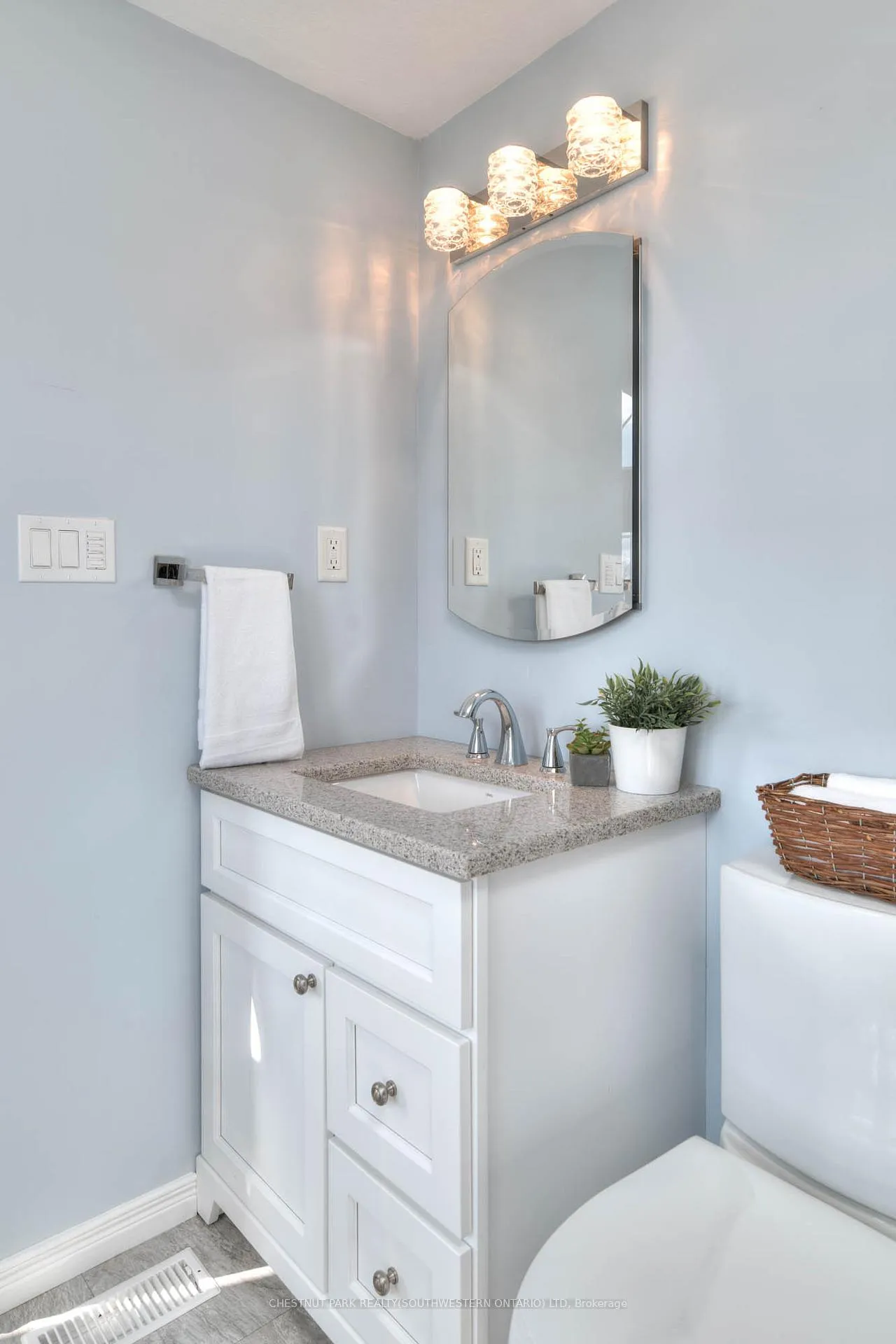 Photo 31 of 38 Heatherwood Place, Kitchener — HOMEH