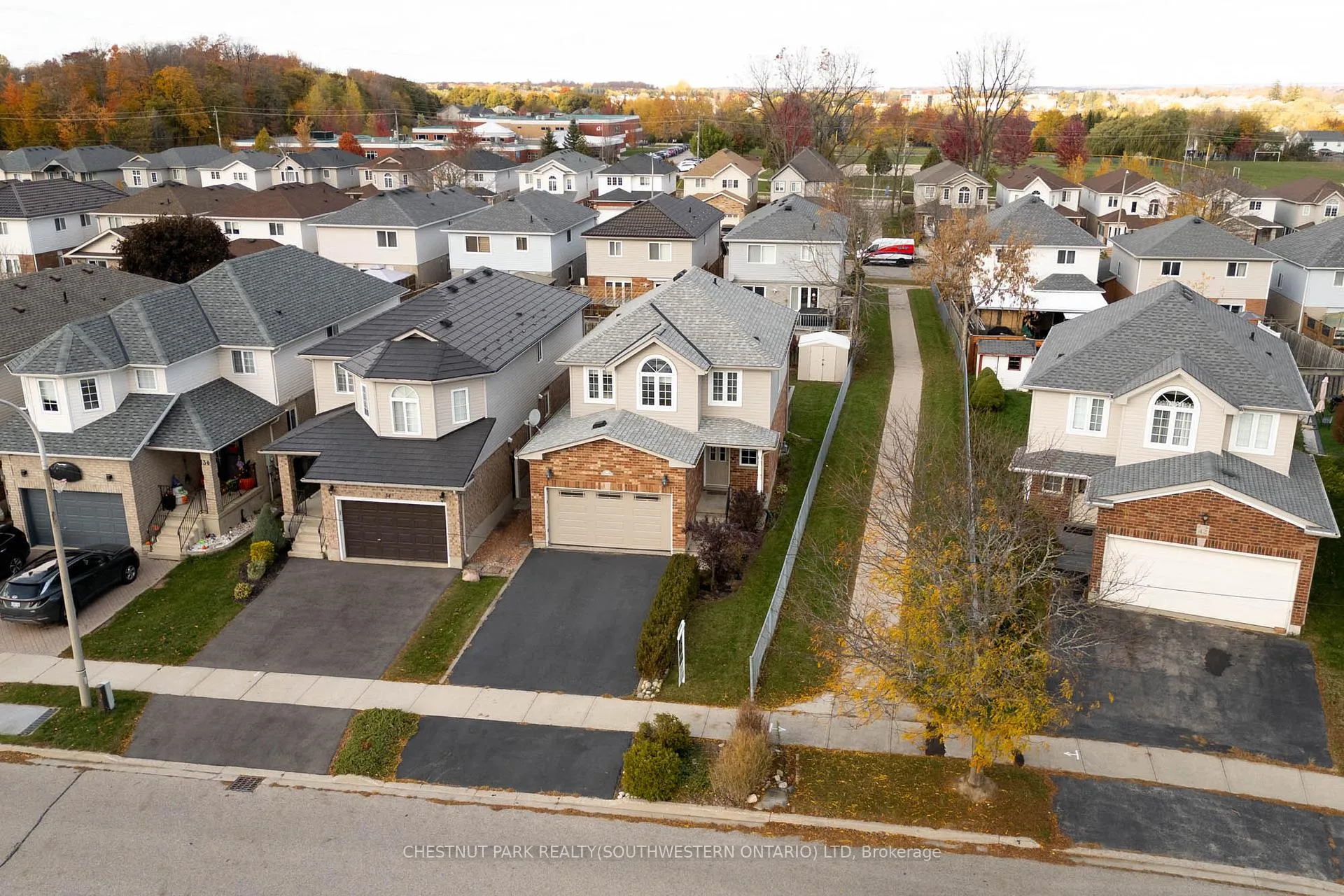 Photo 44 of 38 Heatherwood Place, Kitchener — HOMEH
