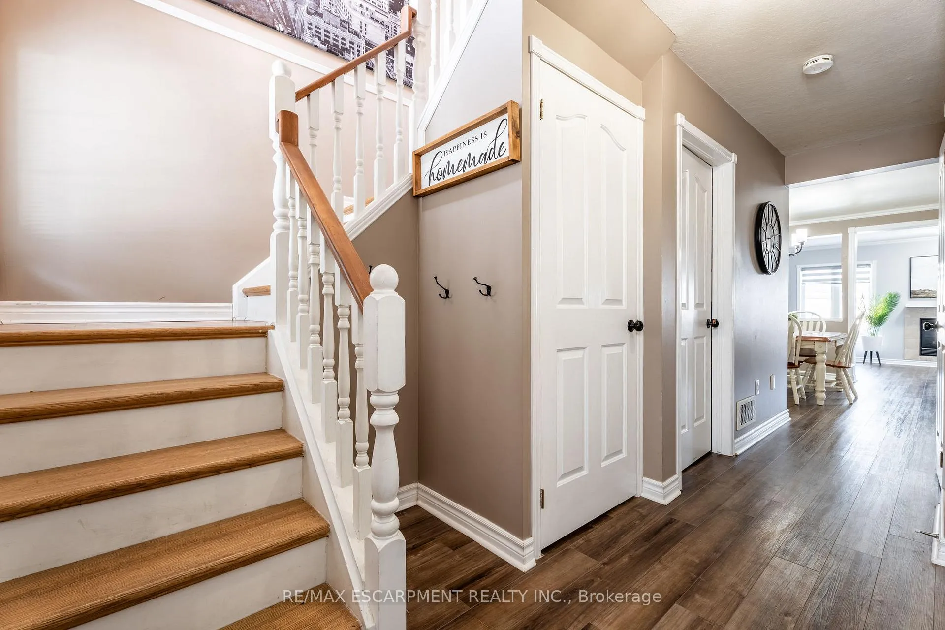 Photo 3 of 17 Archer Way, Hamilton, Rural Glanbrook — HOMEH