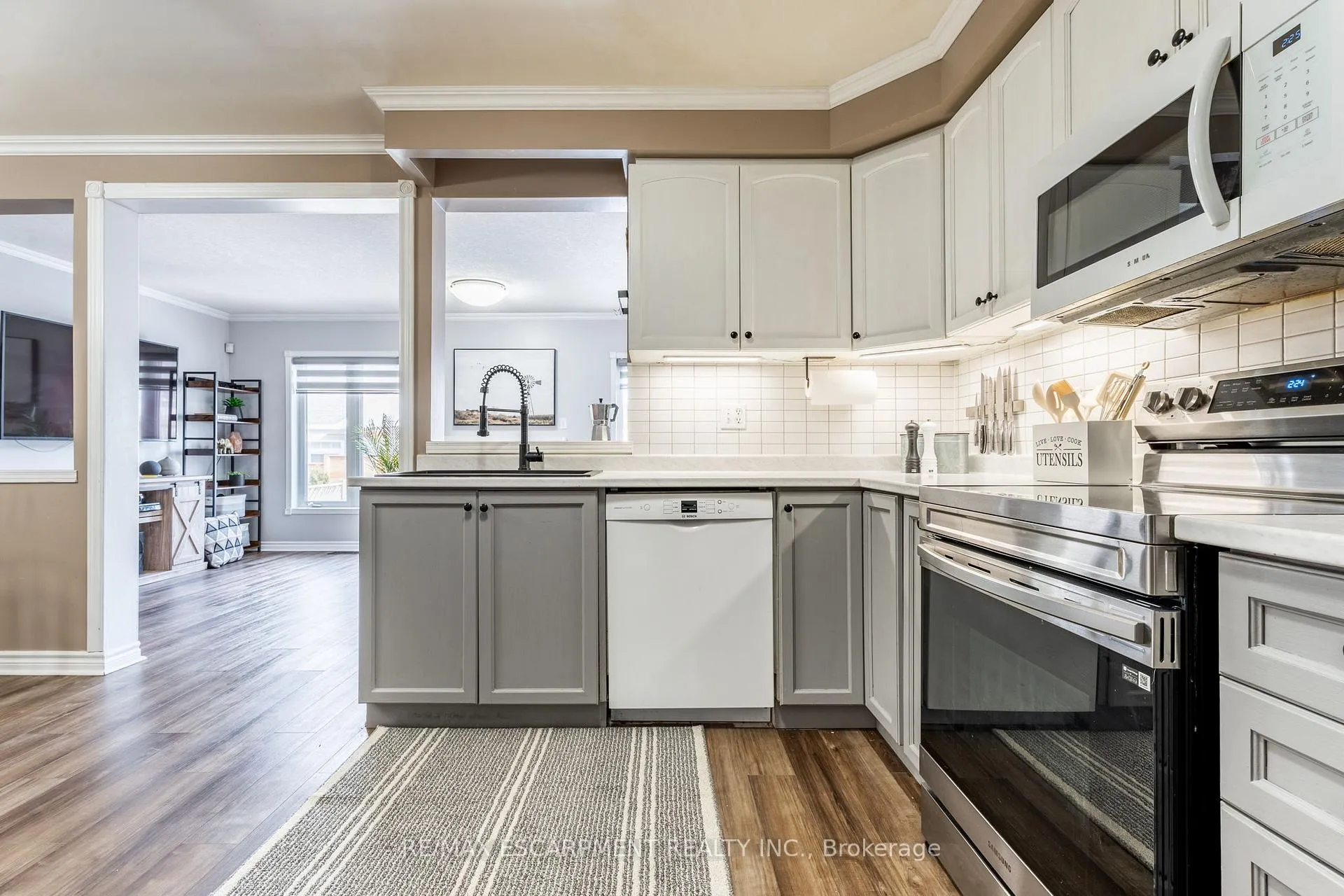 Photo 10 of 17 Archer Way, Hamilton, Rural Glanbrook — HOMEH