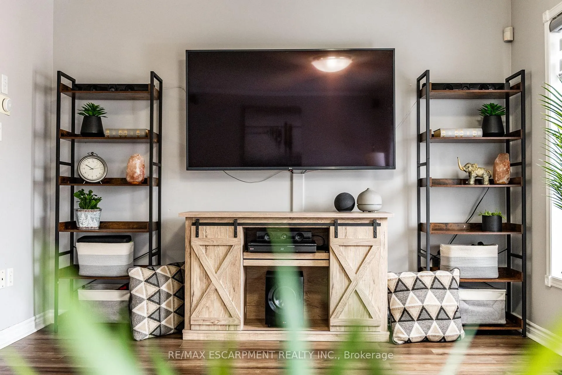 Photo 14 of 17 Archer Way, Hamilton, Rural Glanbrook — HOMEH